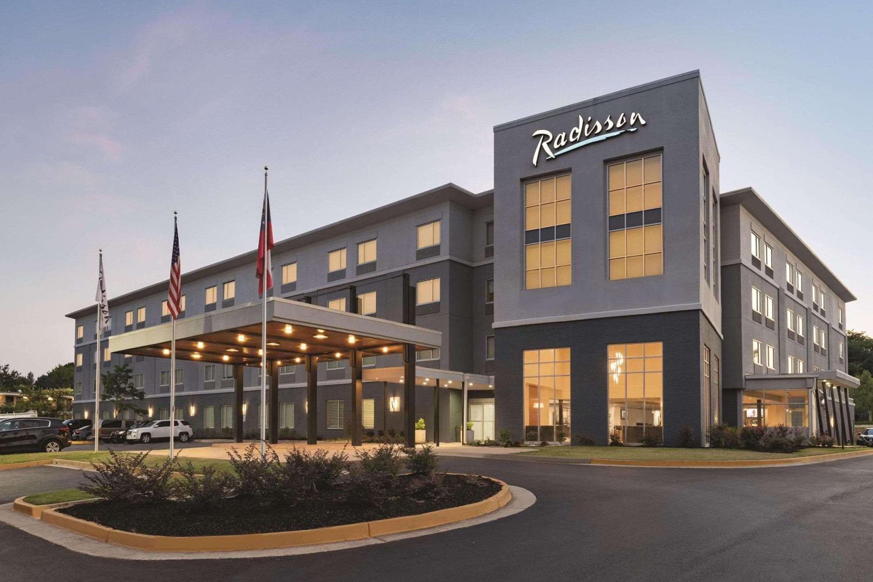 Radisson Hotel Atlanta Airport: building