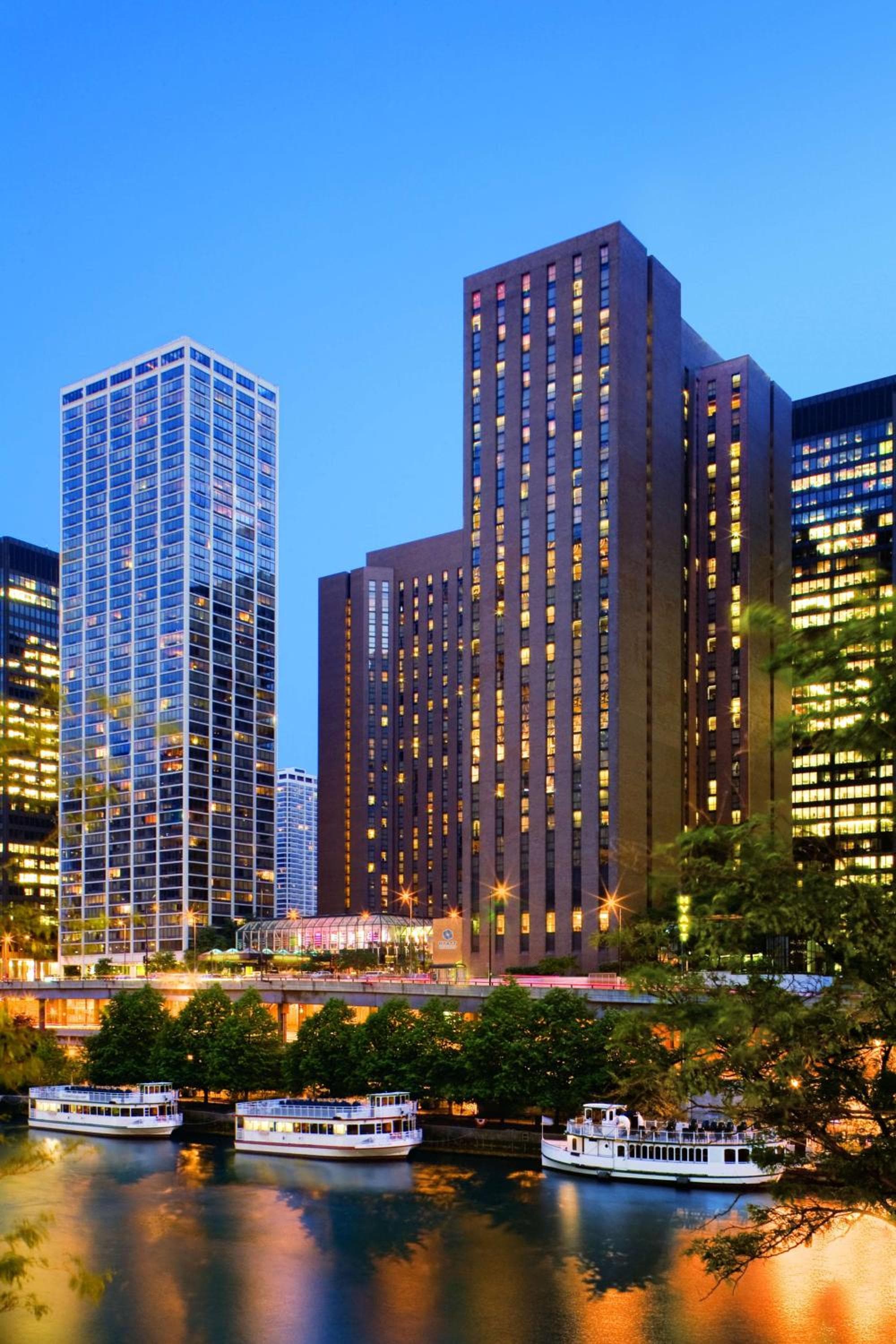Hyatt Regency Chicago: building