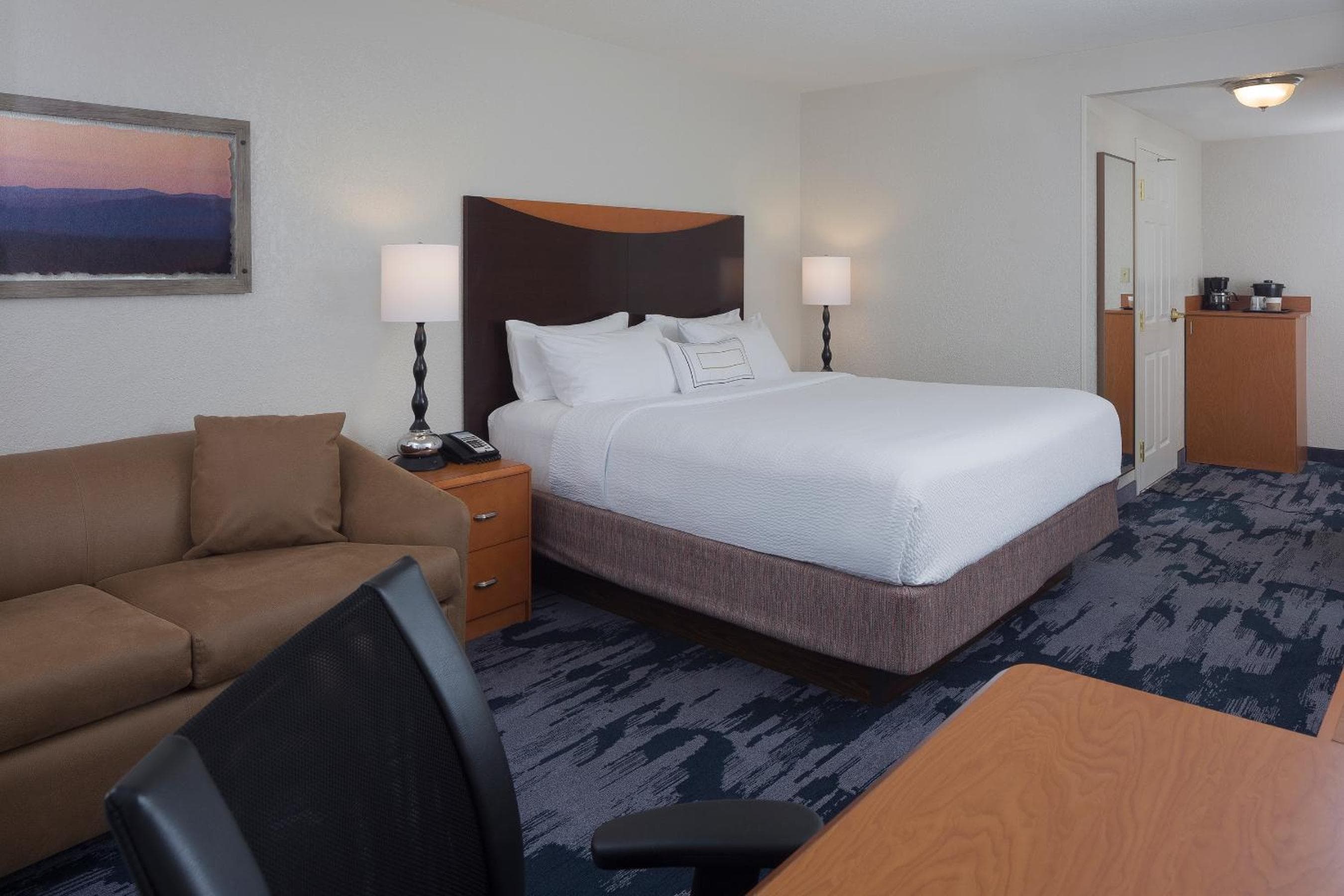 Fairfield Inn & Suites by Marriott Orlando Lake Buena Vista: hotel room
