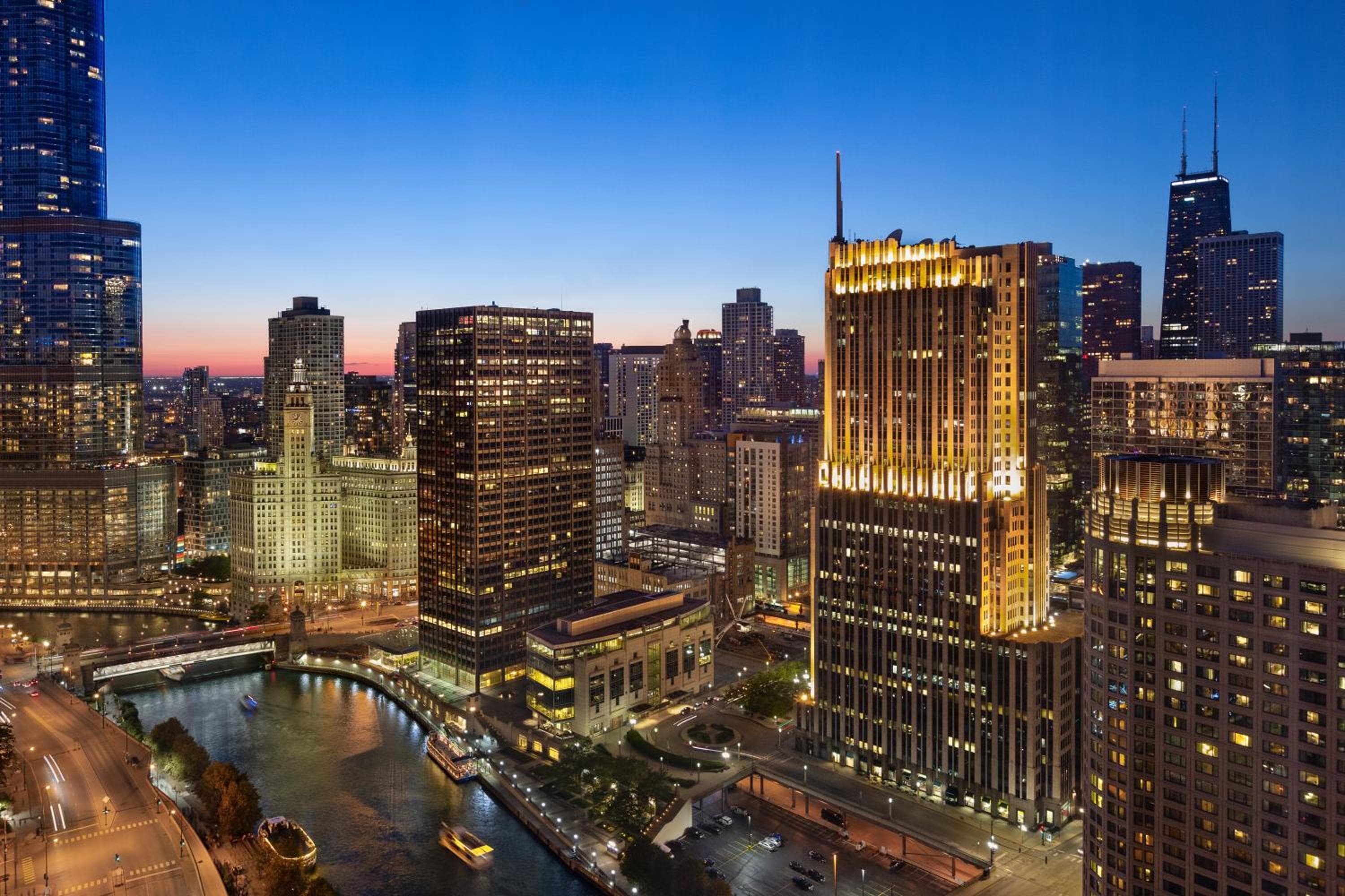 Swissotel Chicago: building