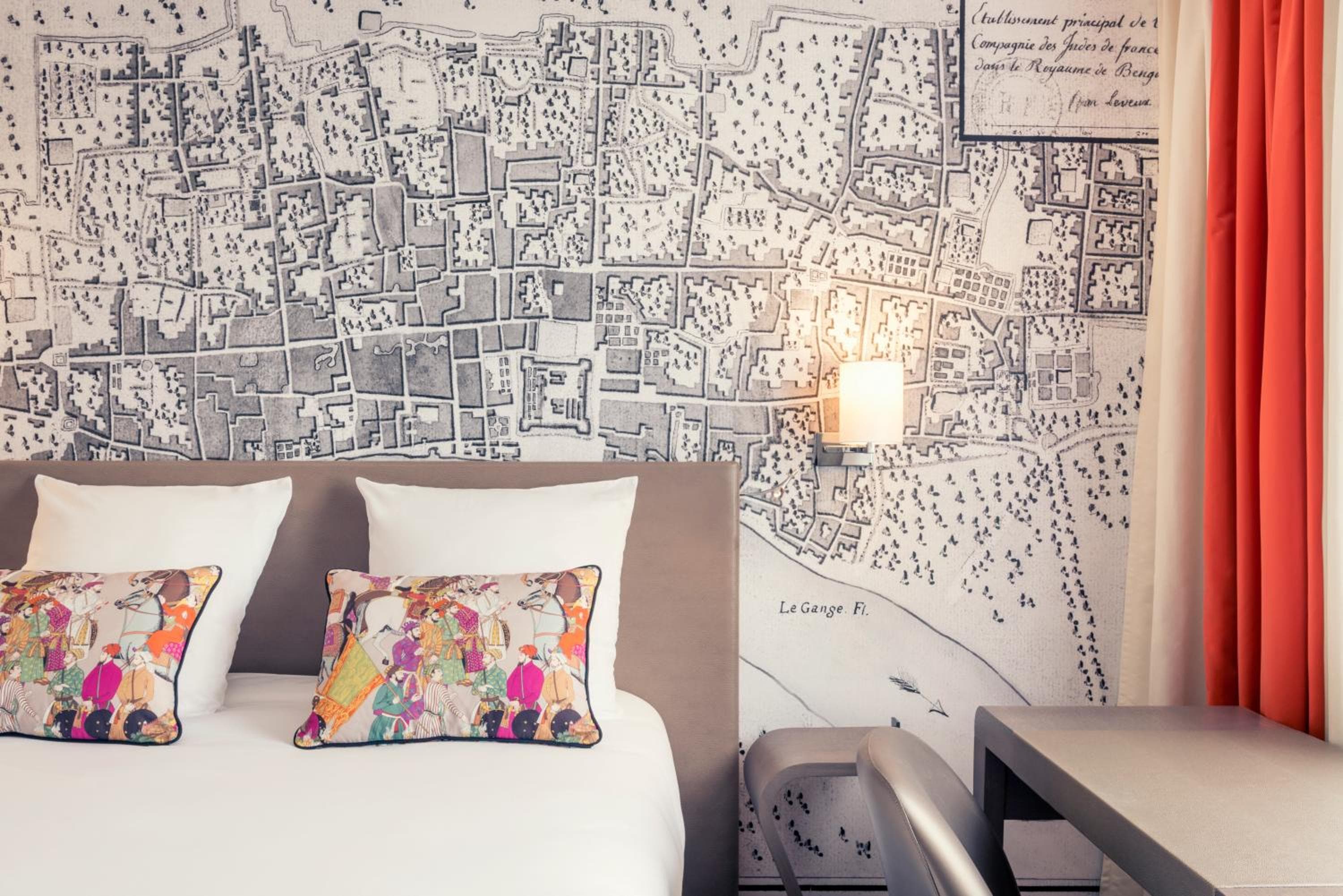 Mercure Tour Eiffel Grenelle: hotel room