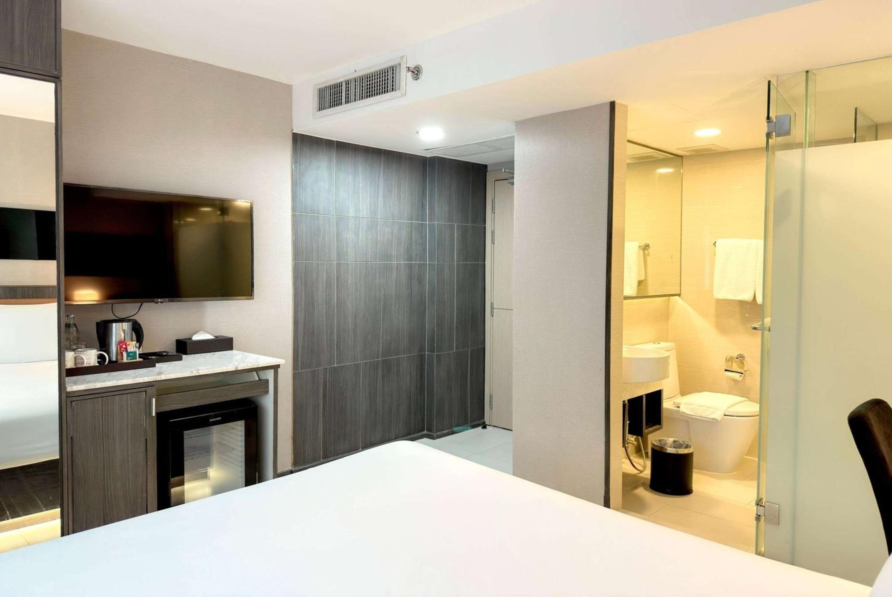 Ramada Graand Swiss Sukhumvit 11: hotel room
