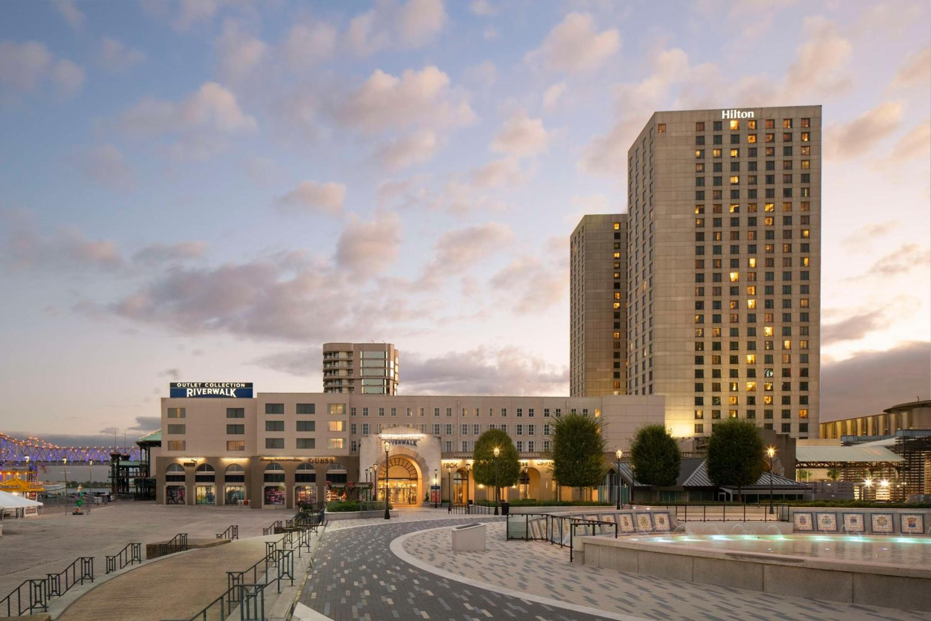 Hilton Atlanta: building