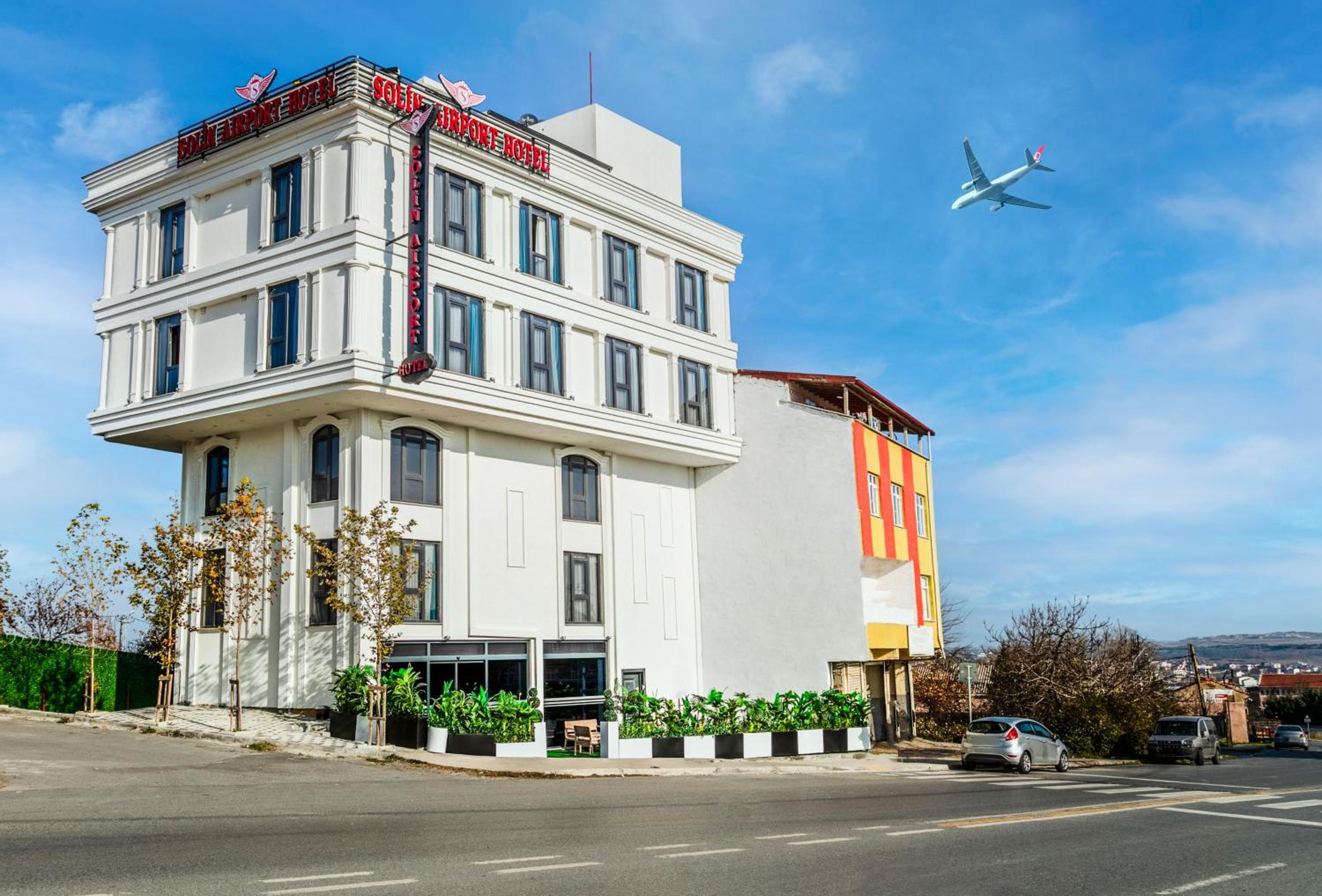 Solin Airport Hotel: building