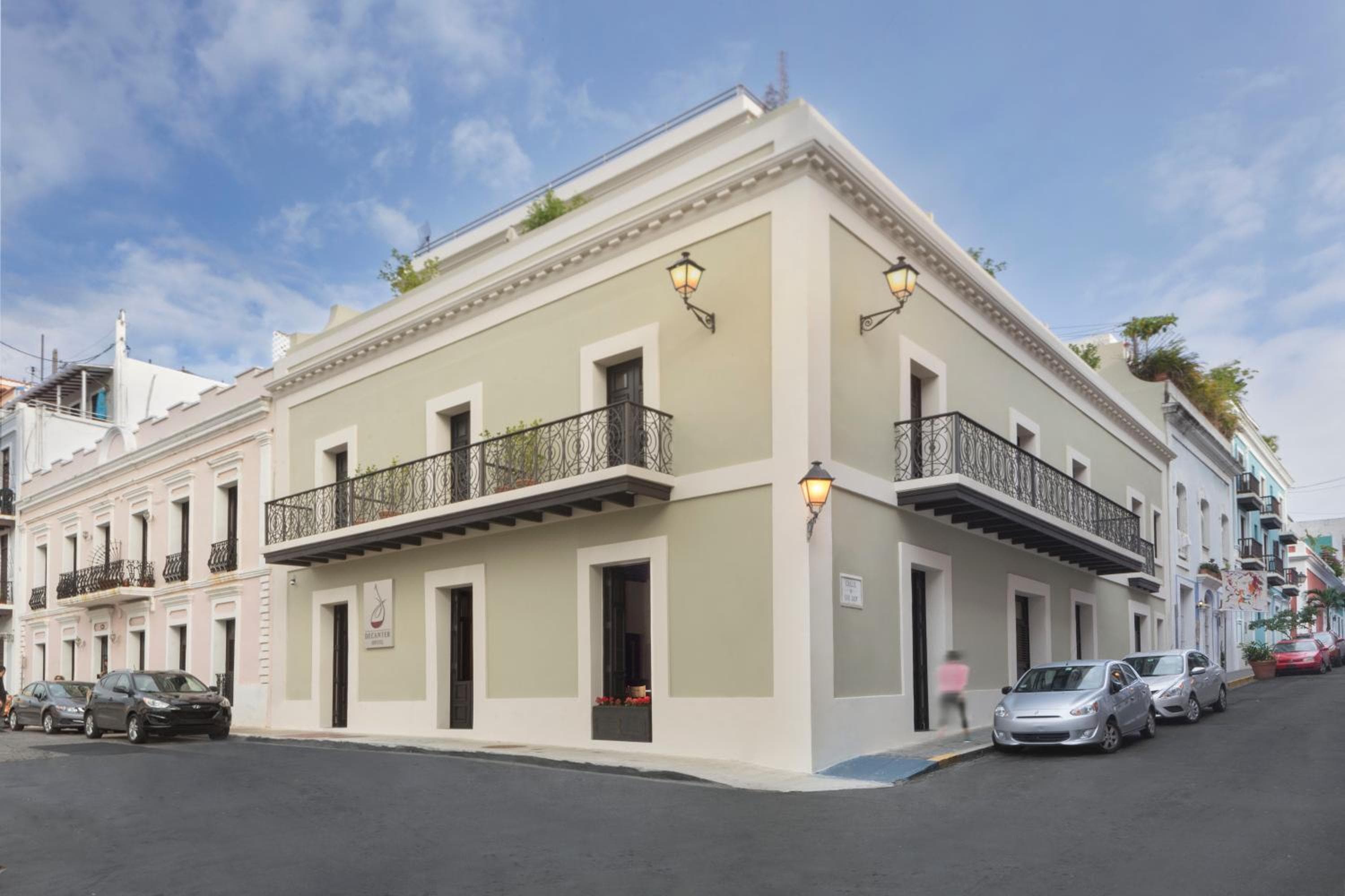 Decanter Hotel: building
