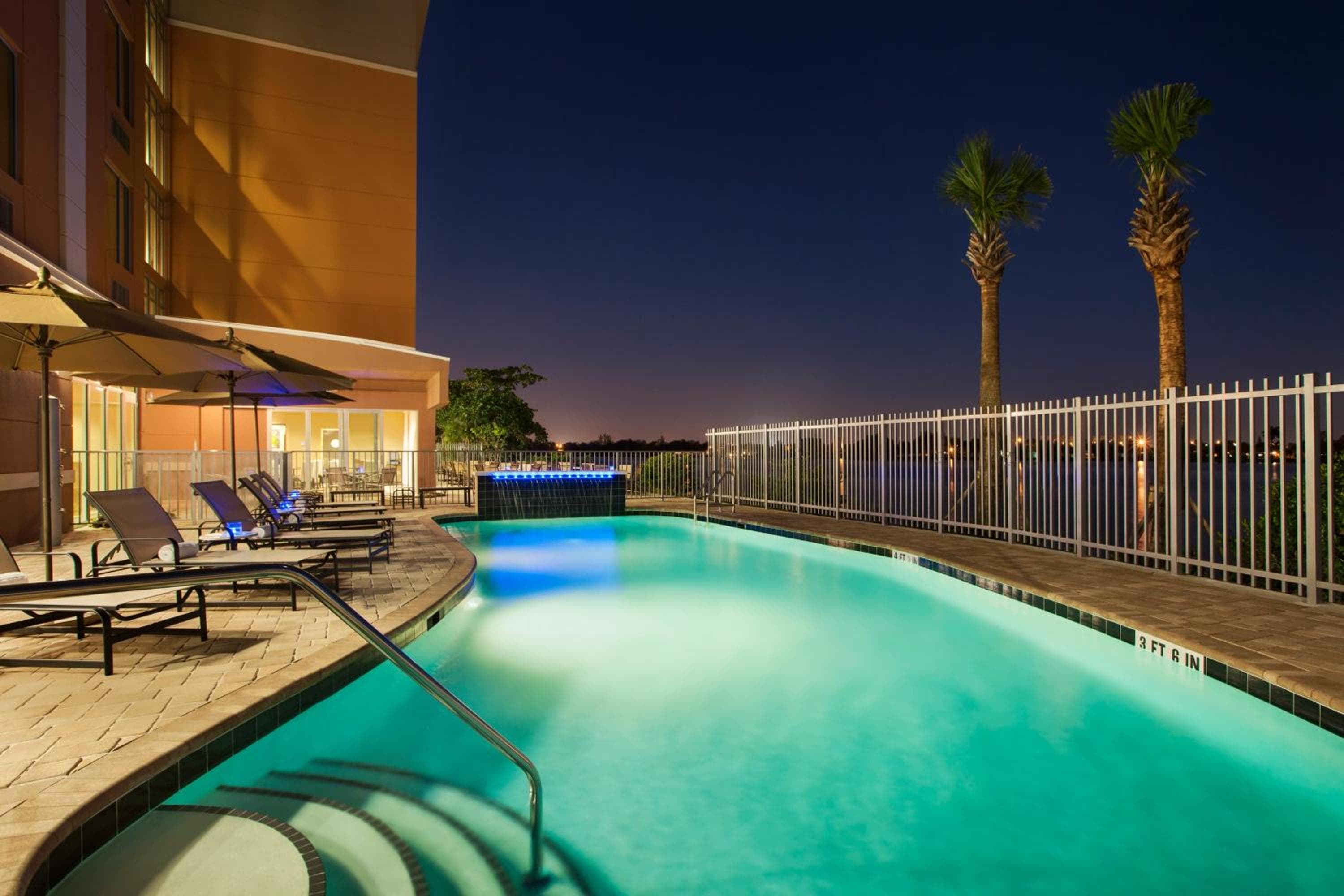 Holiday Inn Express Miami Airport-Blue Lagoon Area by IHG: recepcion & lobby