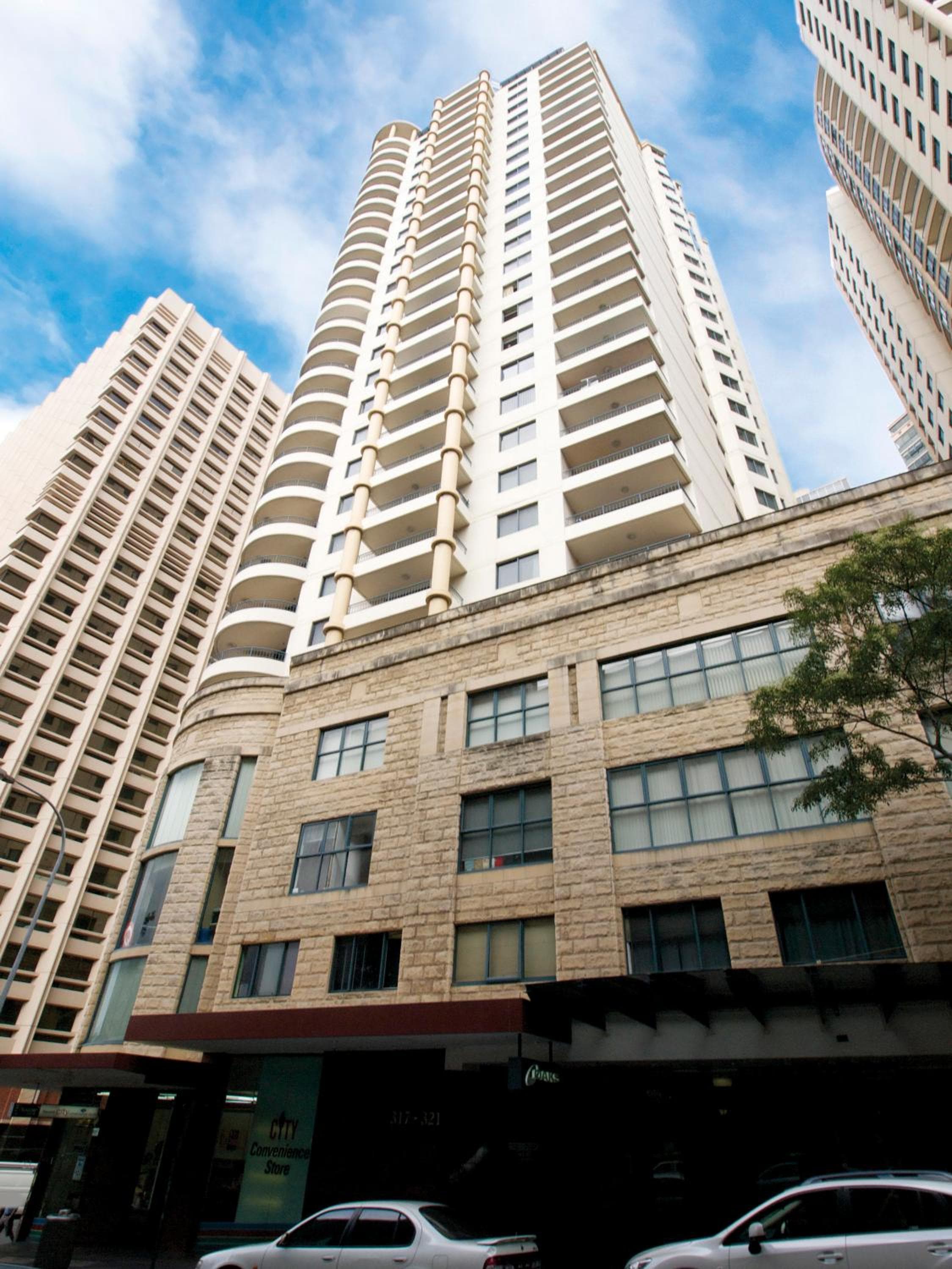 Oaks Sydney Castlereagh Suites: building