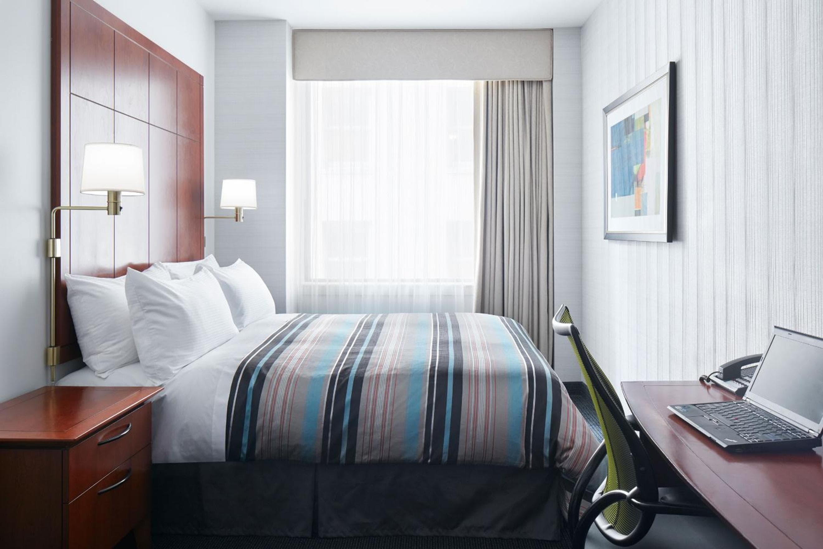 Central Loop Hotel: hotel room