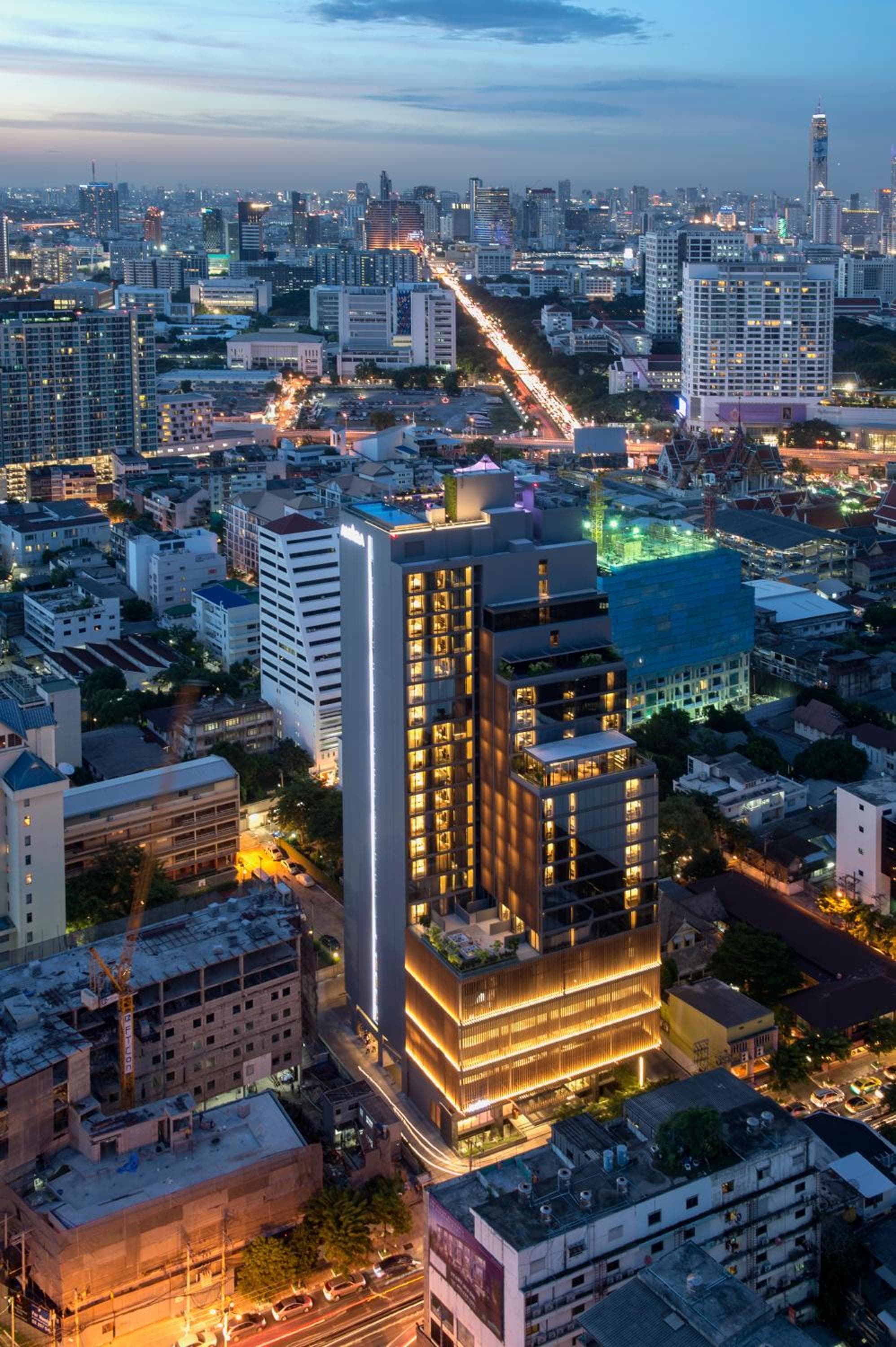 Amara Bangkok Hotel: building