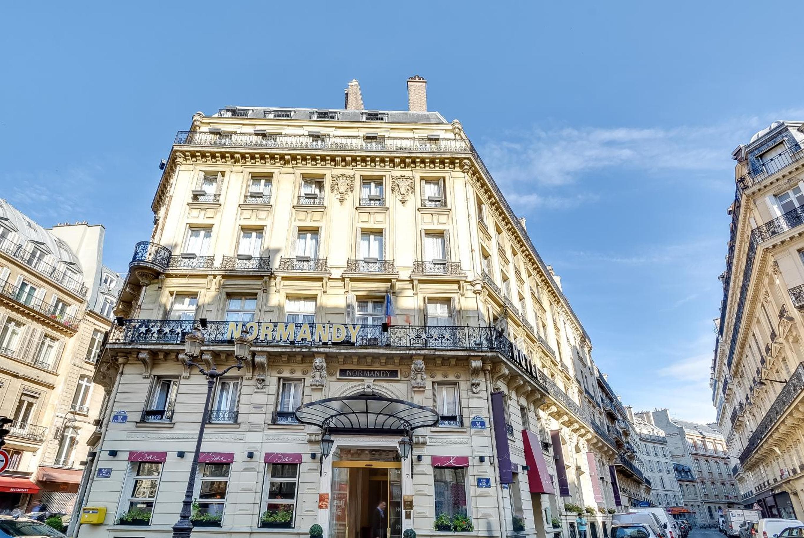 Normandy Le Chantier: building