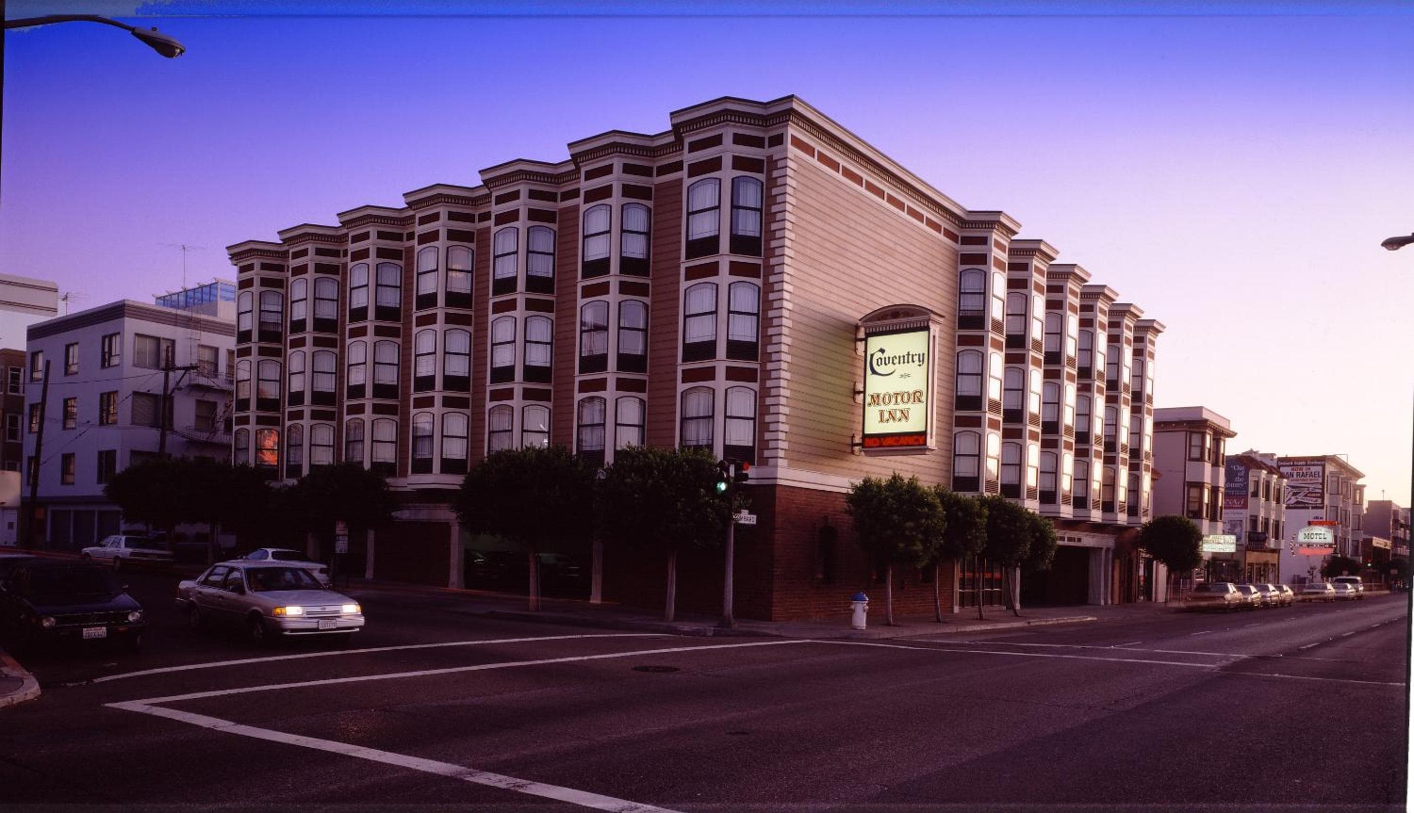 Coventry Motor Inn: building