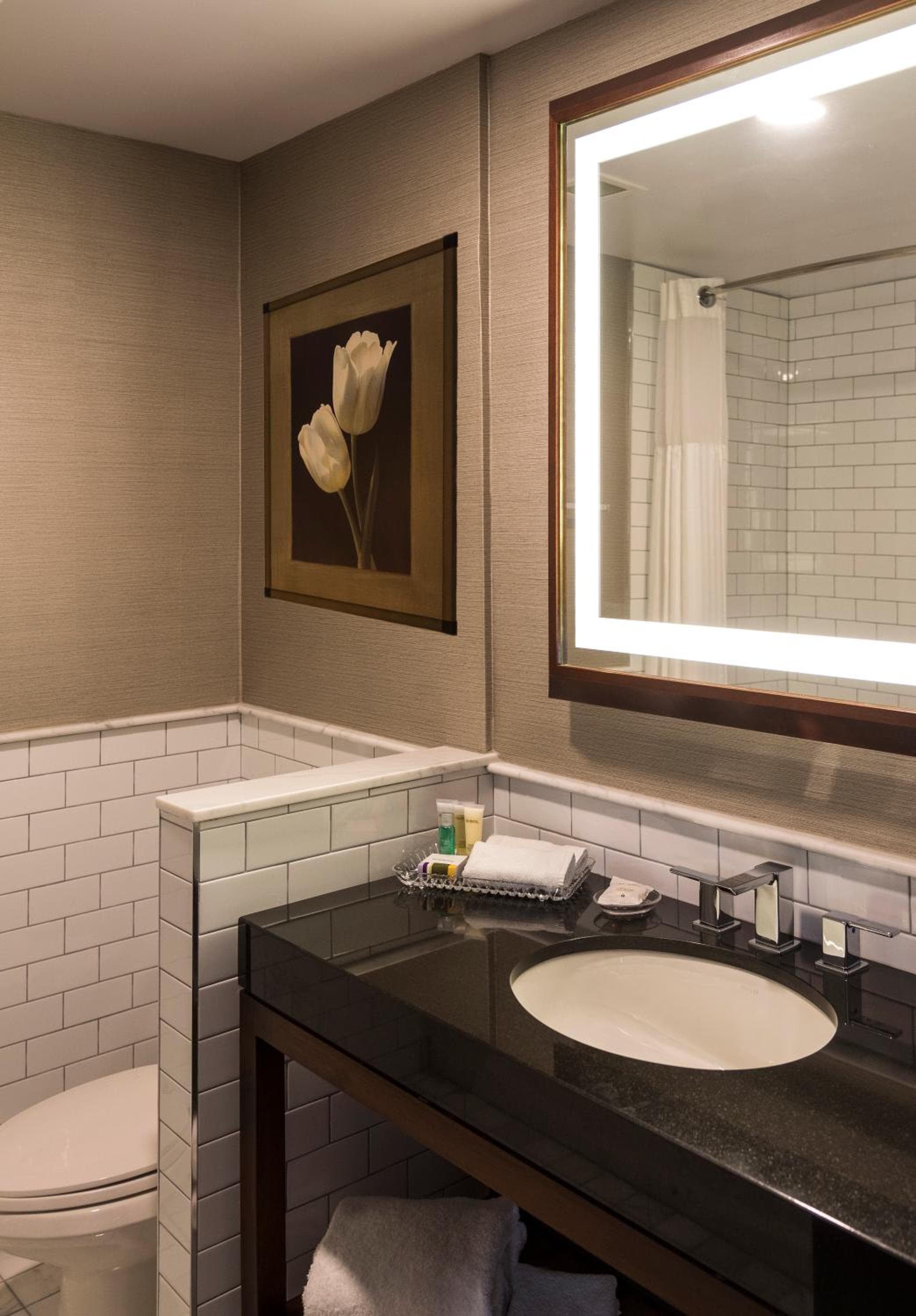 Lord Elgin Hotel