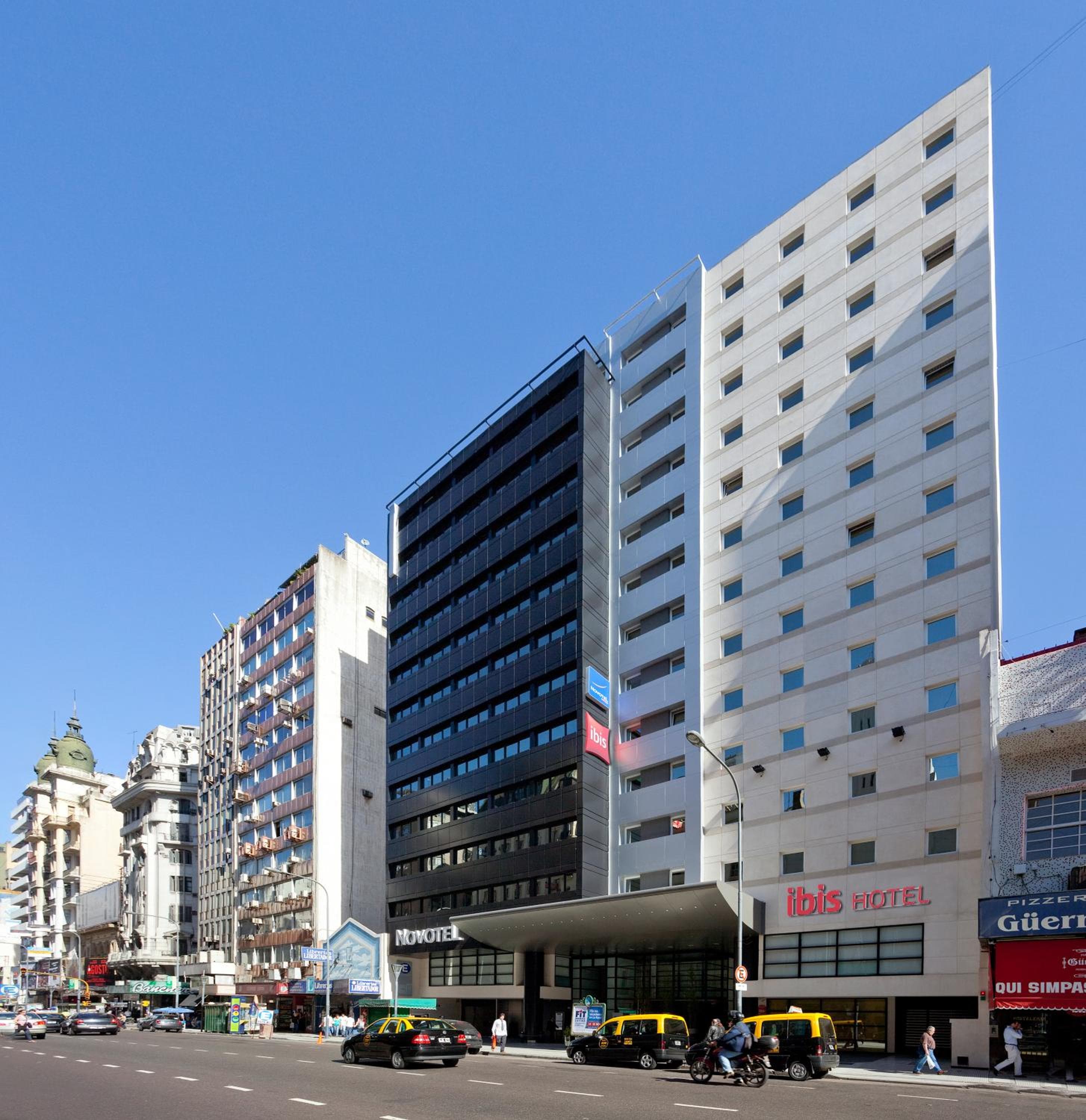 ibis Buenos Aires Obelisco: building