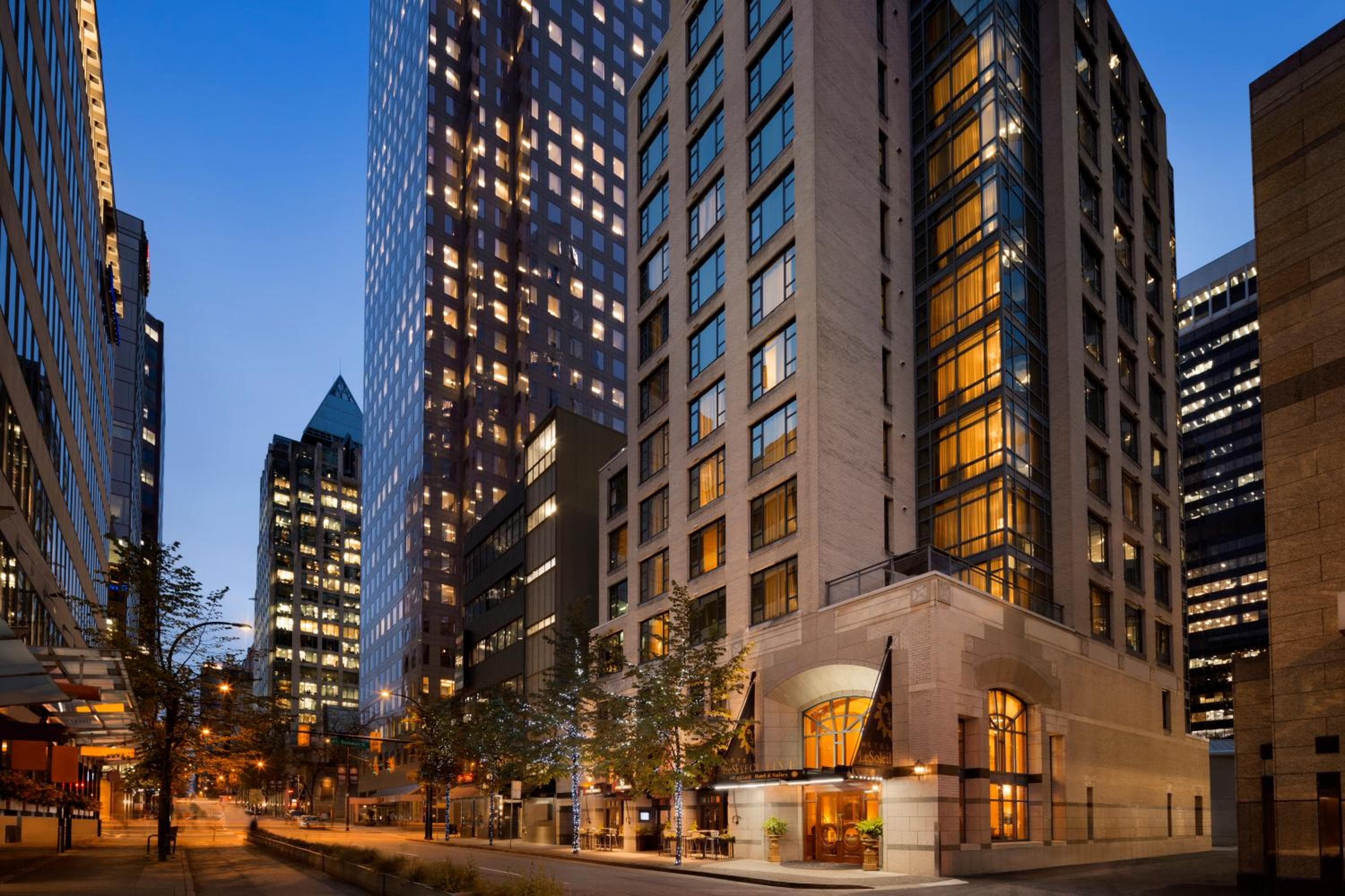 Hotel Le Soleil by Executive Hotels: building