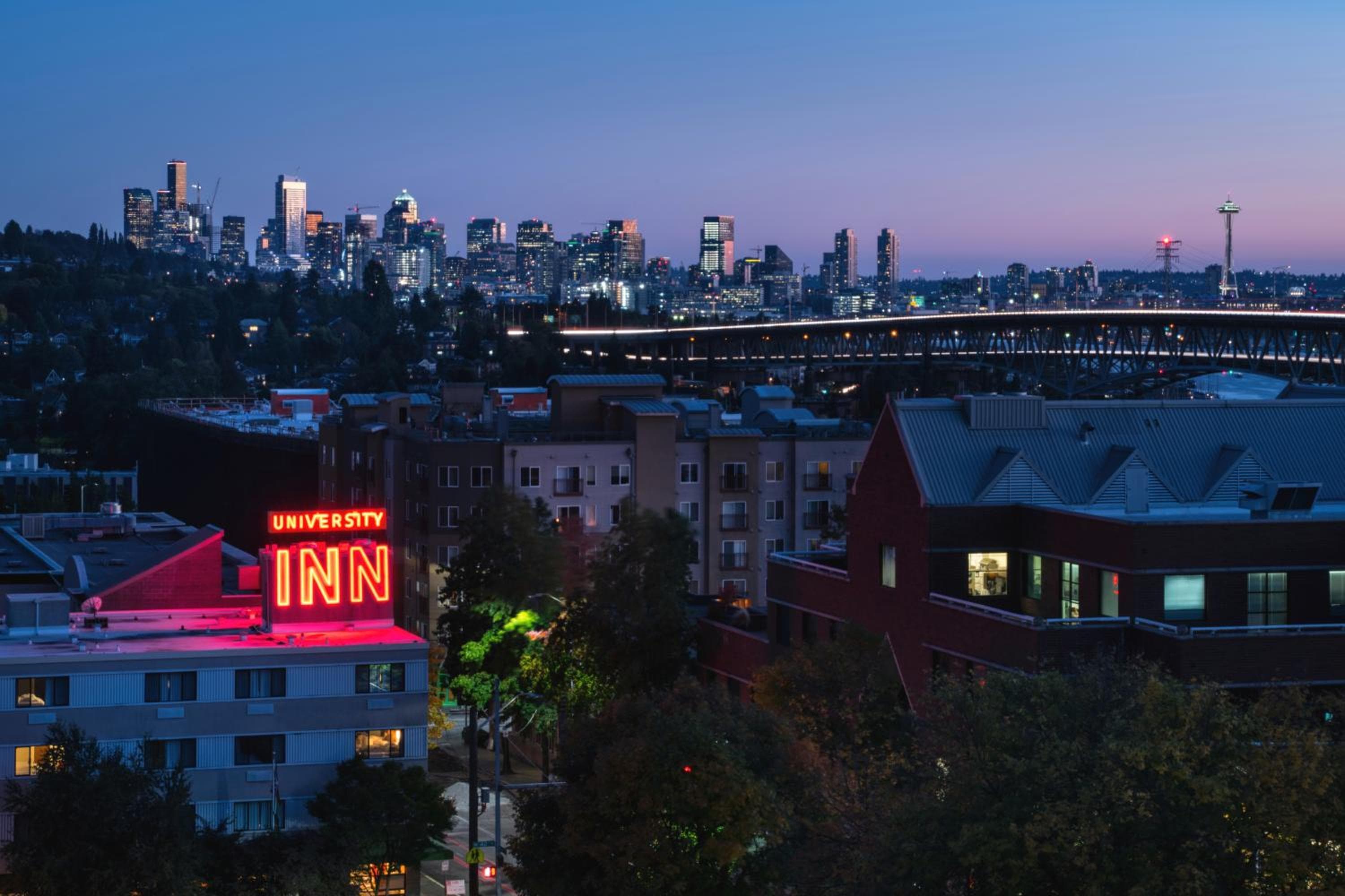 Staypineapple, University Inn, University District Seattle: building