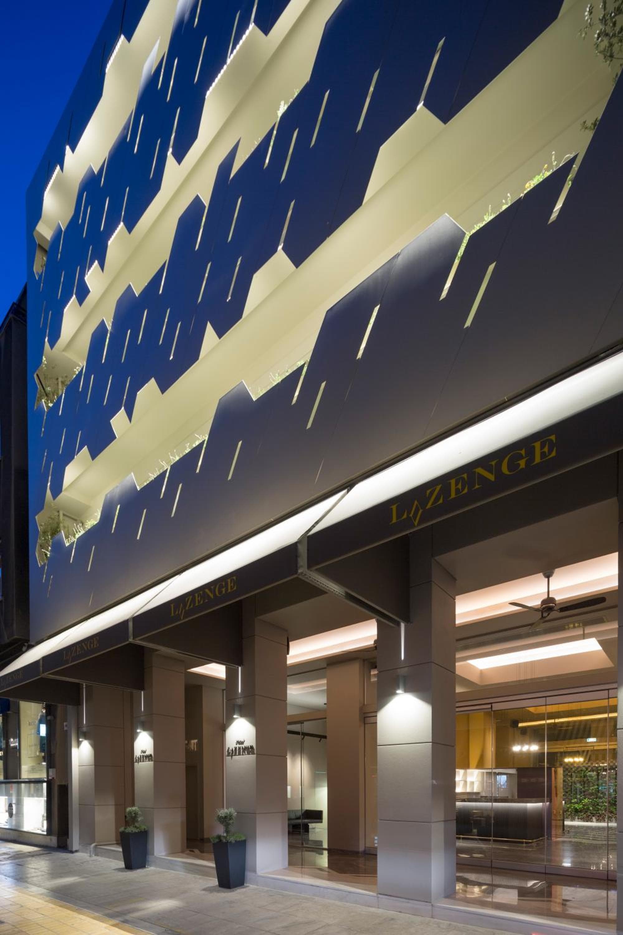 Hotel Lozenge: building