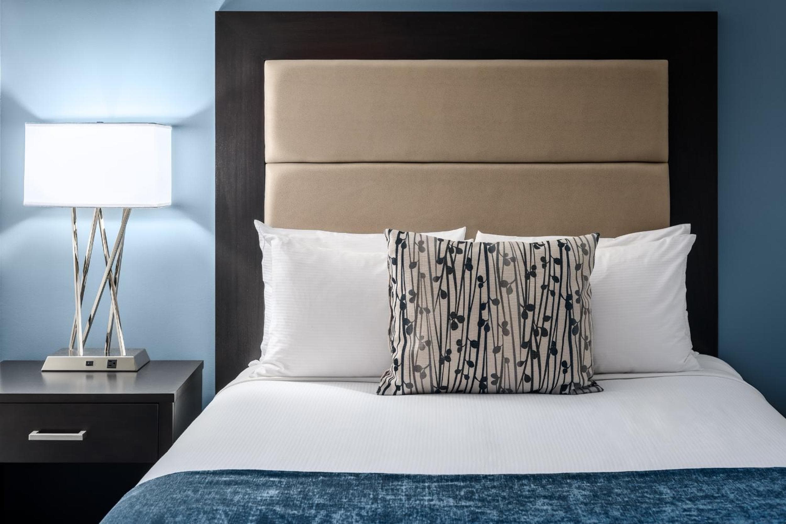 Ottawa Embassy Hotel & Suites: bedroom
