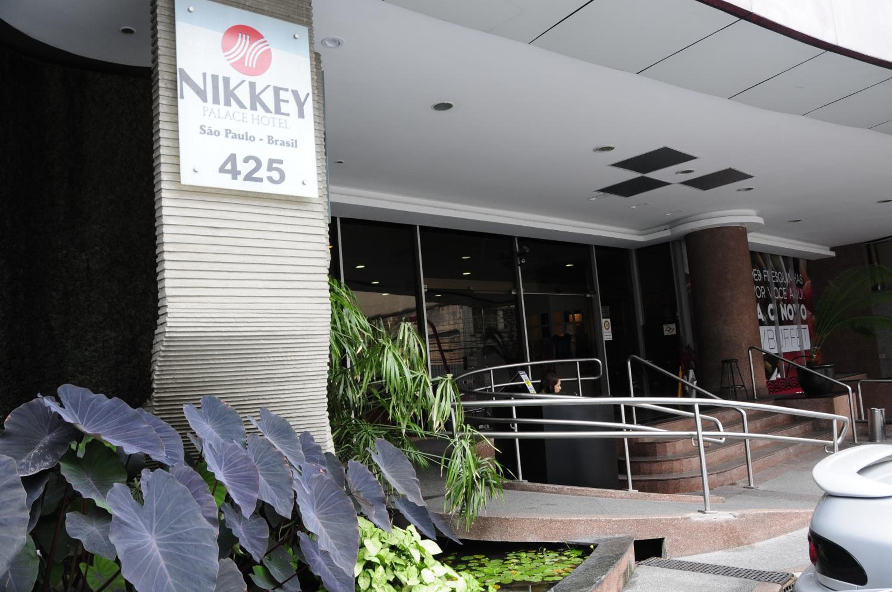 Nikkey Palace Hotel: building