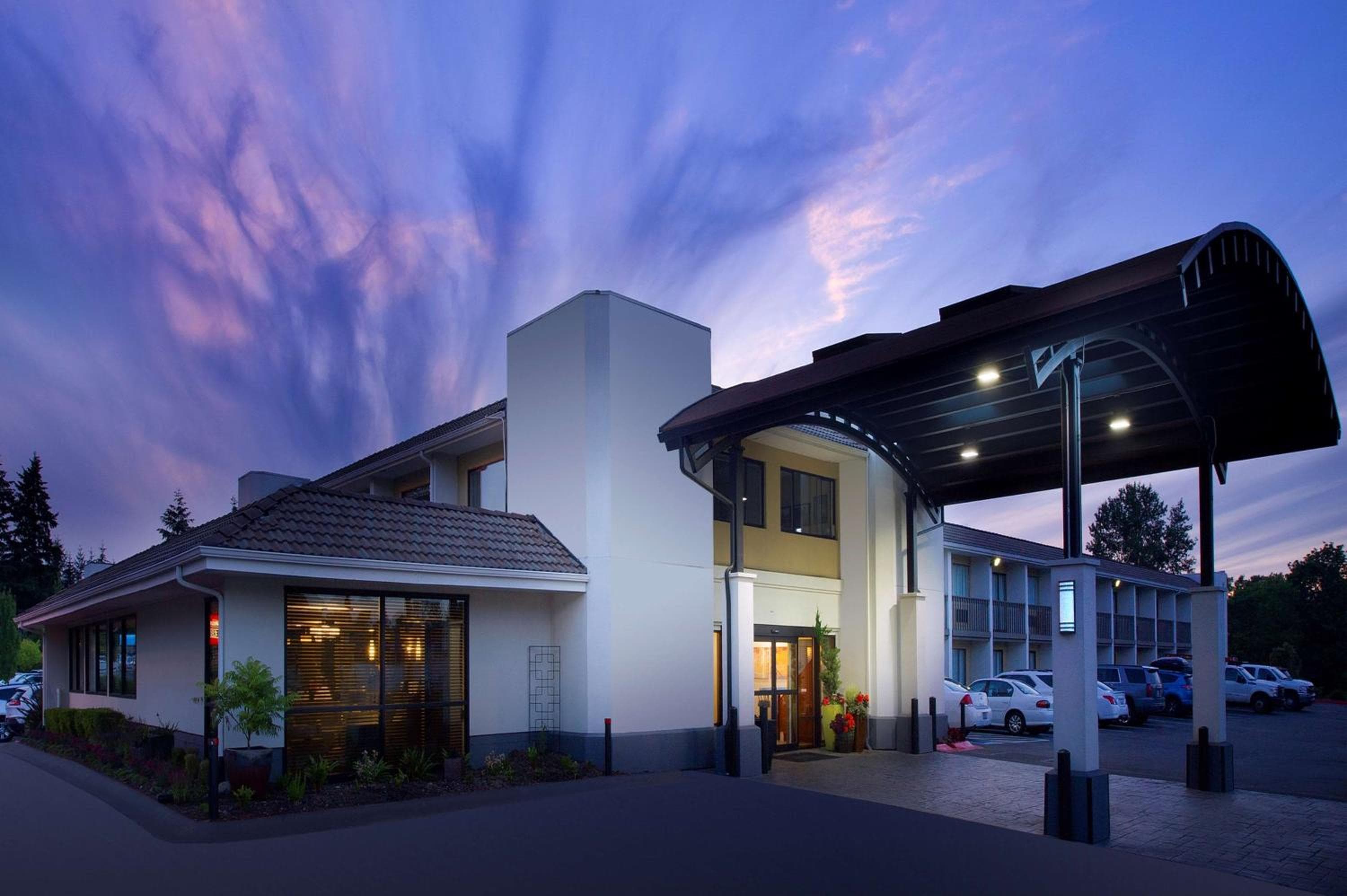 Best Western Seattle Airport Hotel: building