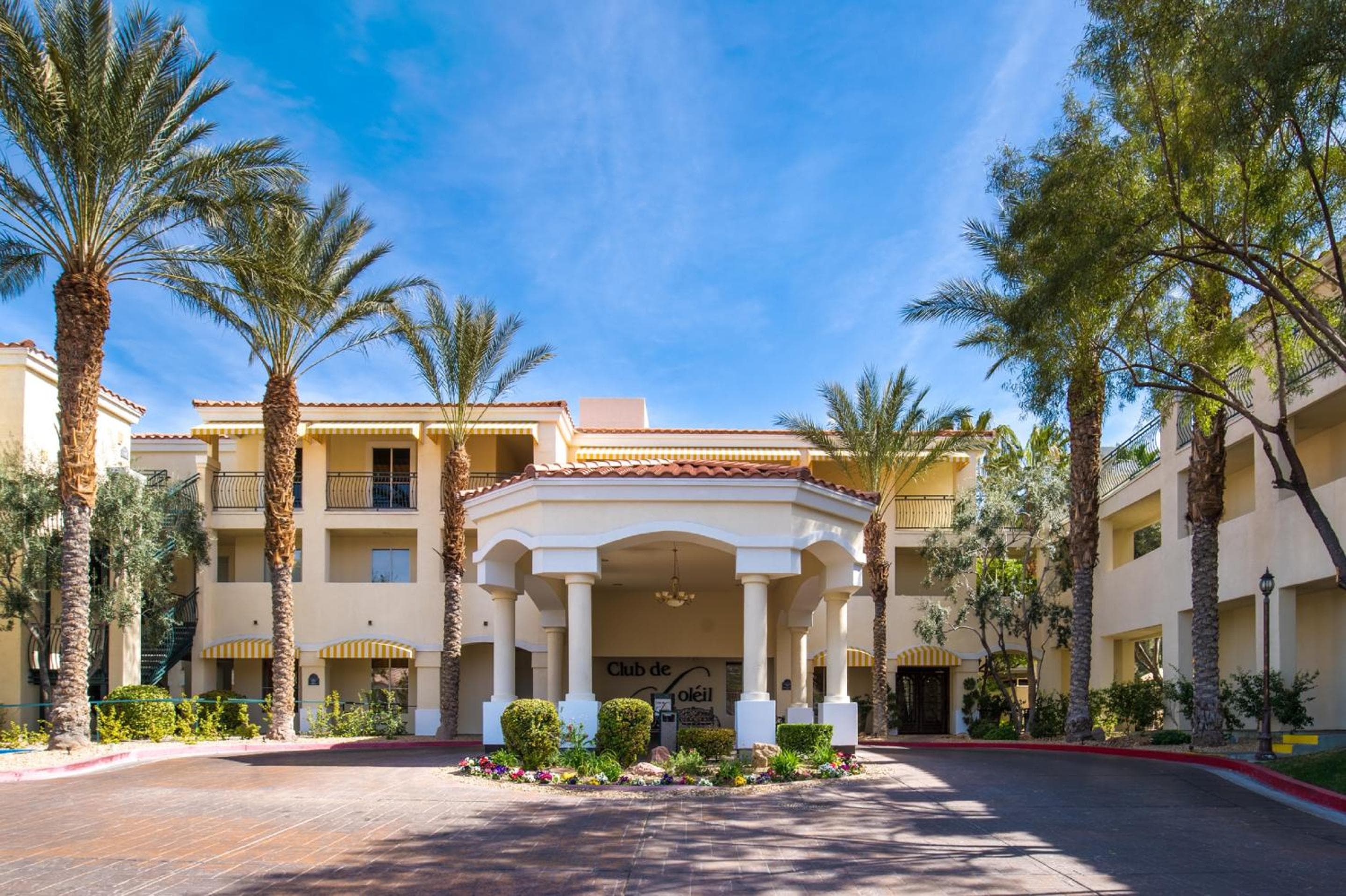 Club de Soleil All-Suite Resort: building