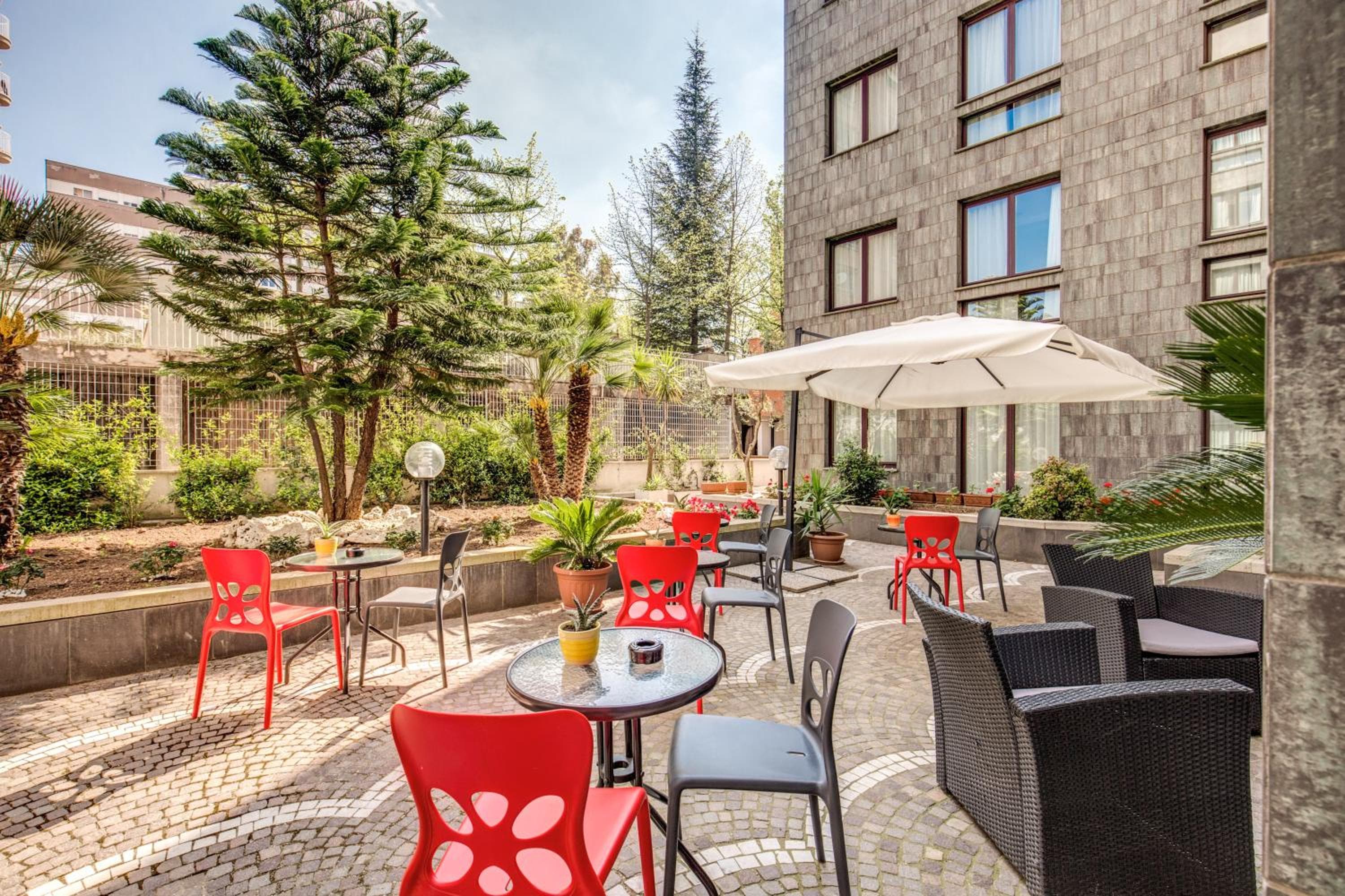 Warmthotel: balance & terrace