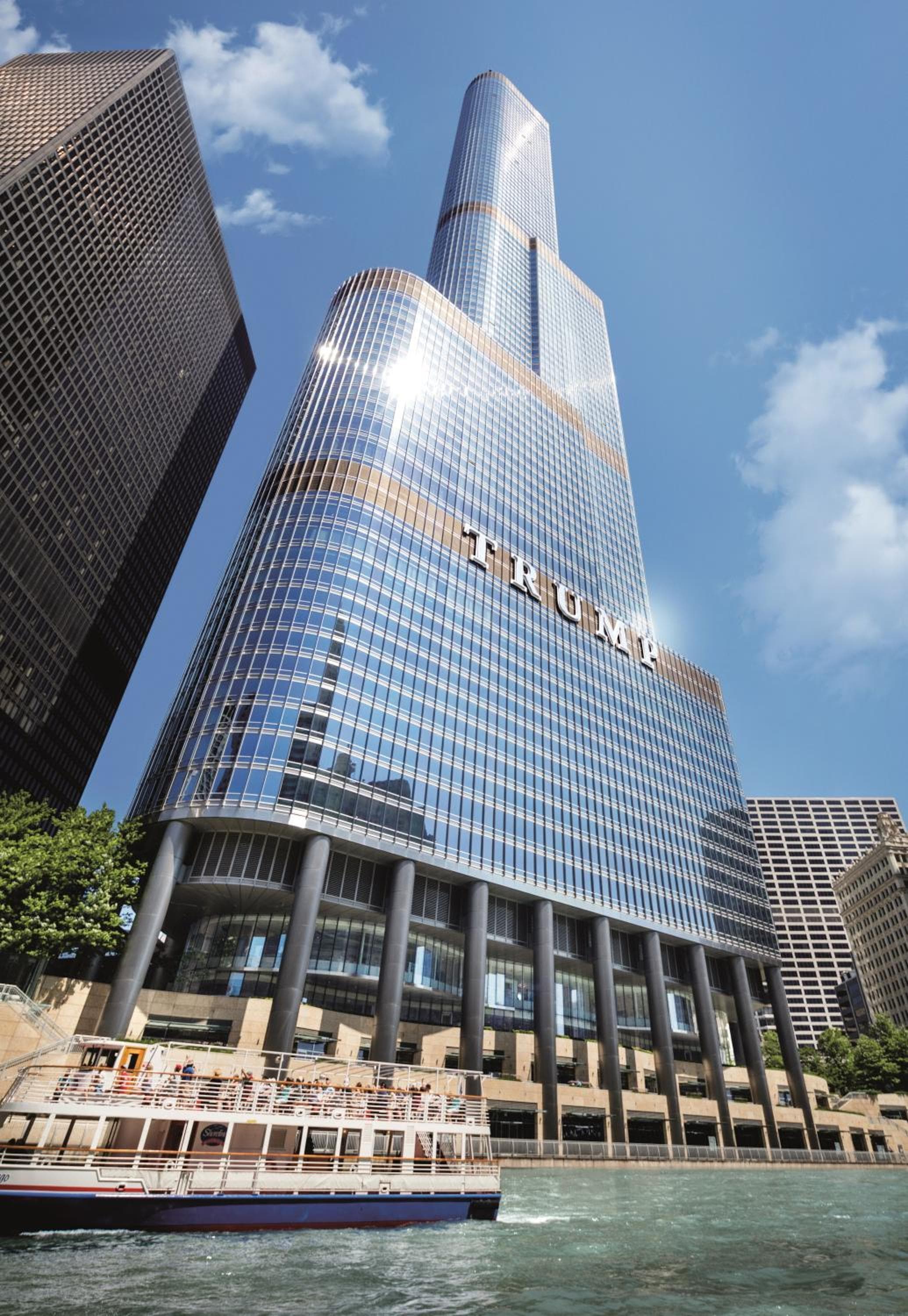 Trump International Hotel & Tower Chicago: building