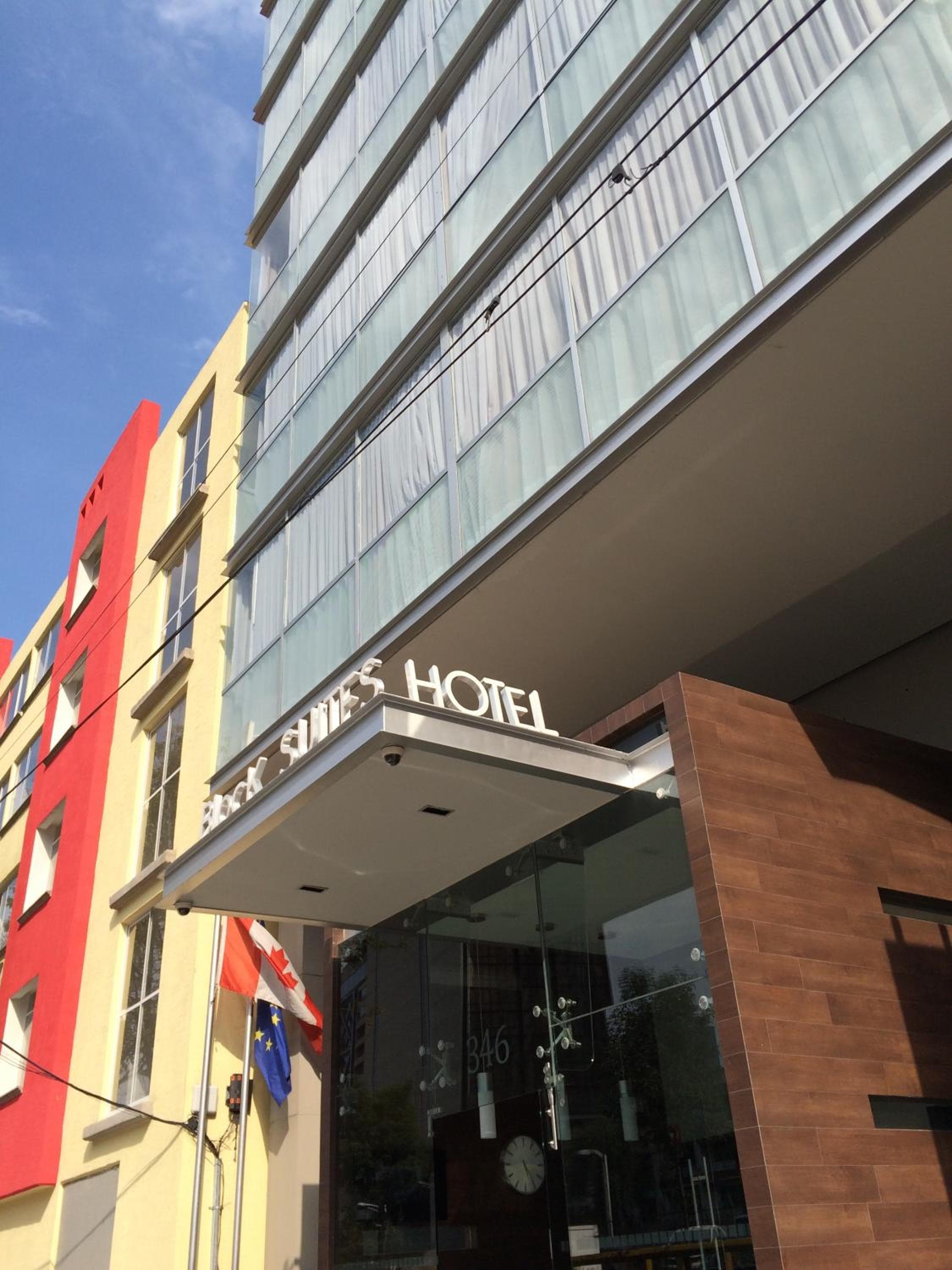 Hotel Block Suites: building
