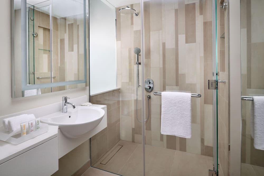 Holiday Inn & Suites Dubai Festival City by IHG: bathroom