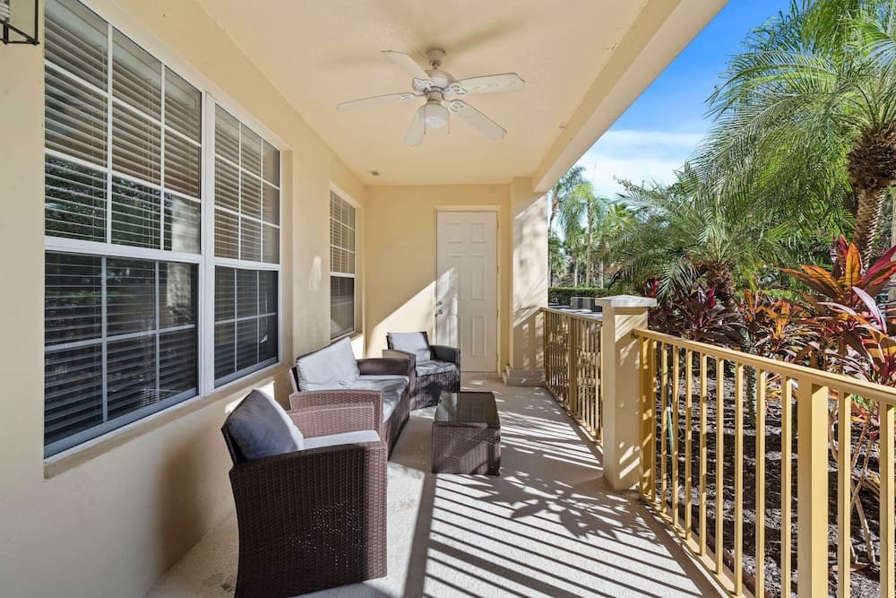 Vista Cay by Orlando Resort Rentals on Universal Boulevard: balance & terrace