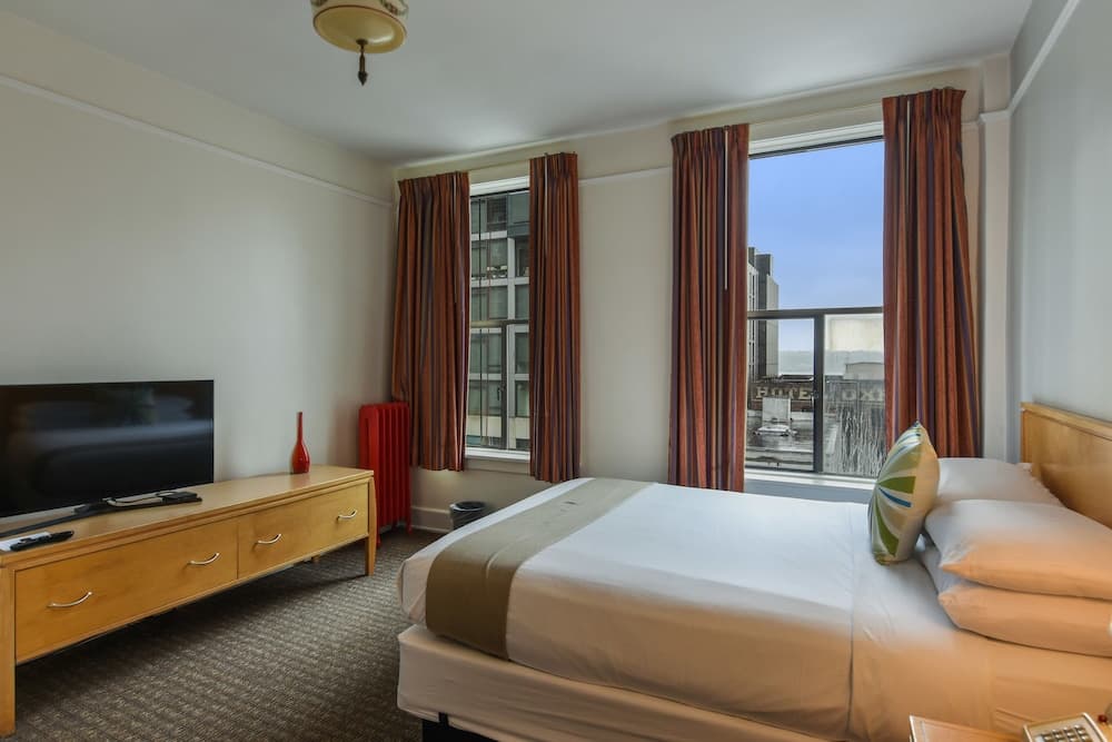 The Moore Hotel: hotel room