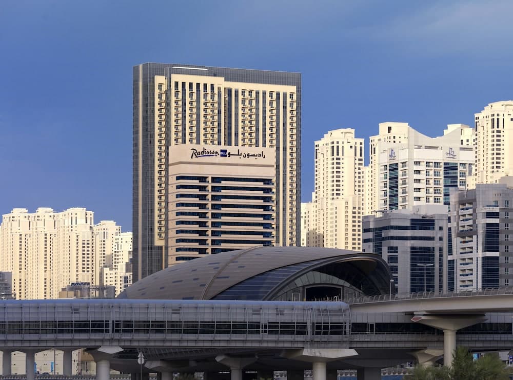 Radisson Blu Residence, Dubai Marina: building