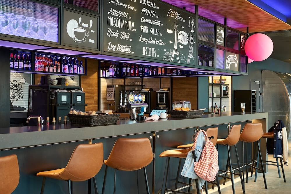 Moxy Paris Charles de Gaulle Airport: dining