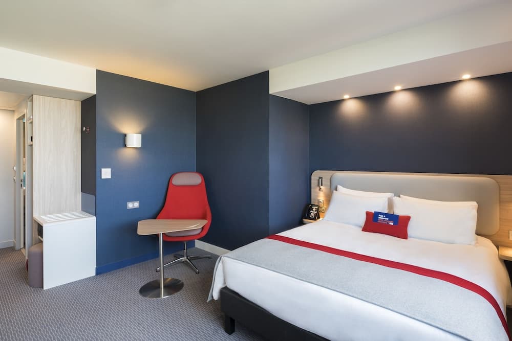 Holiday Inn Express Paris - CDG Airport by IHG: hotel room