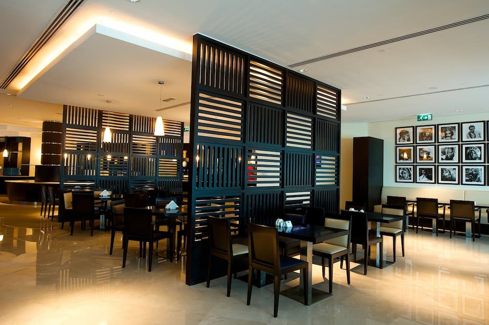 Holiday Inn Express Dubai Airport by IHG: dining