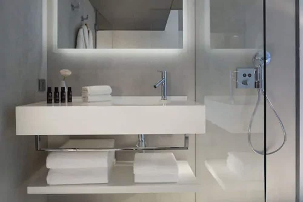 Drawing Hôtel: bathroom