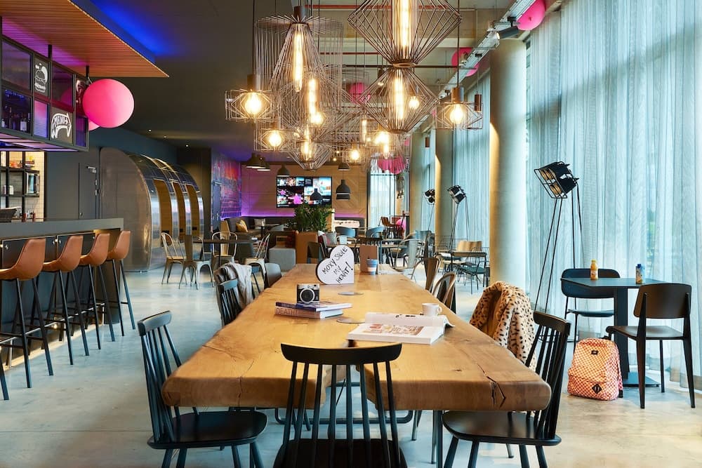 Moxy Paris Charles de Gaulle Airport: lounge