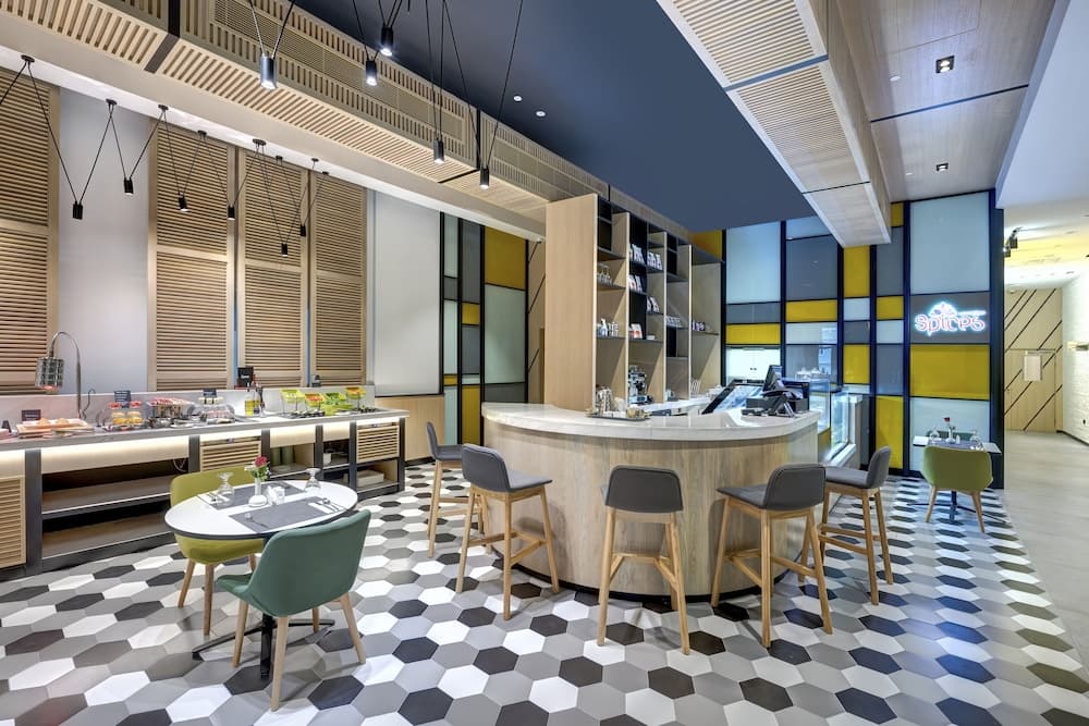 URBAN Al Khoory Hotel: dining