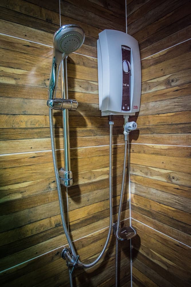 Na Siri Lakeview: bathroom
