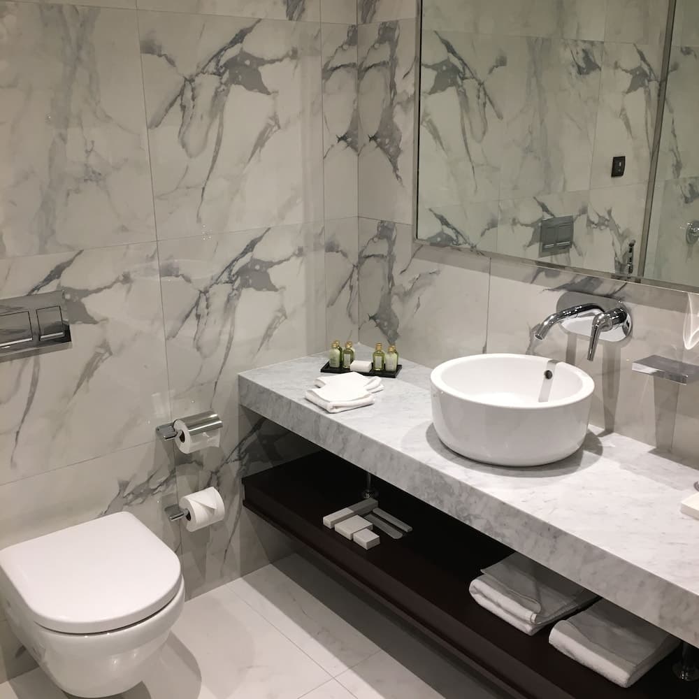 Millennium Place Marina: bathroom