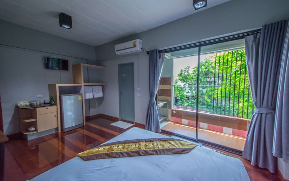 Na Siri Lakeview: hotel room