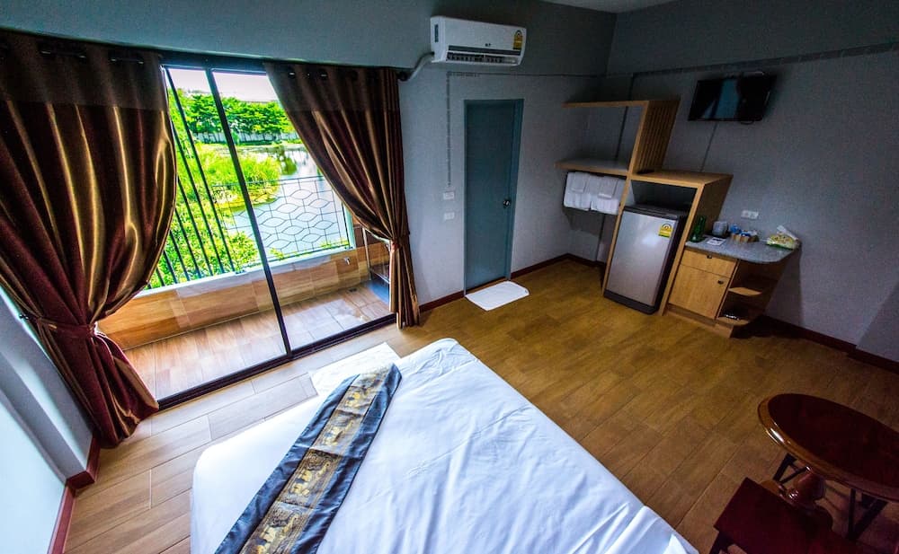 Na Siri Lakeview: hotel room