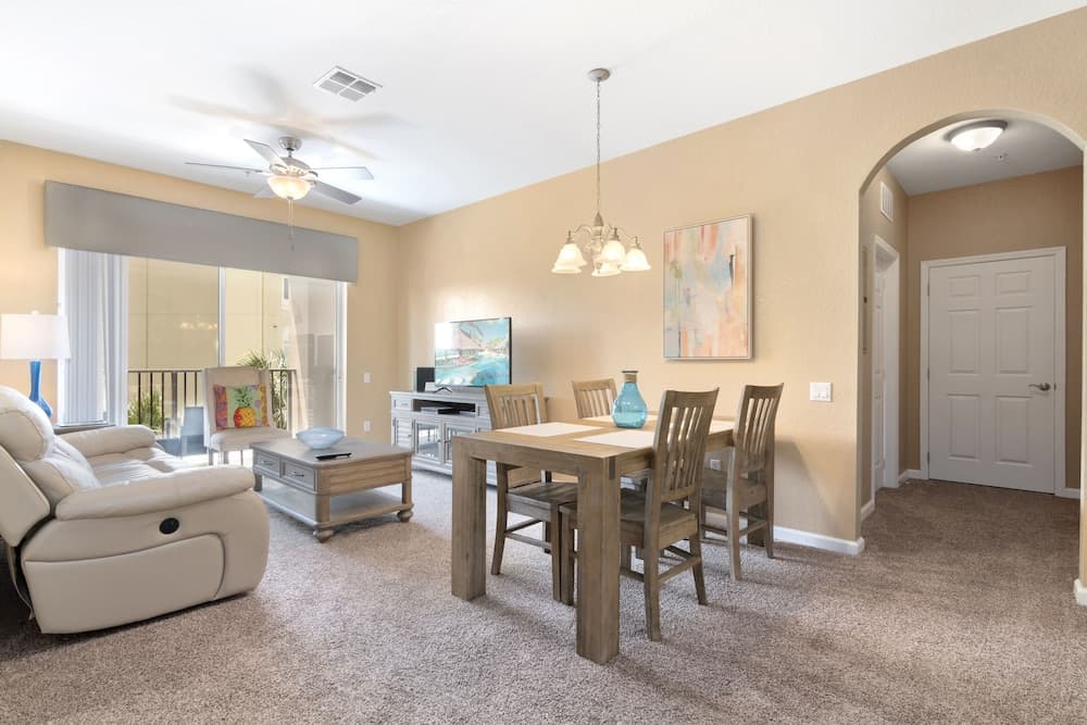 Vista Cay by Orlando Resort Rentals on Universal Boulevard: hotel room