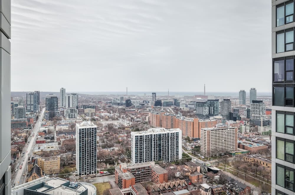 Panorama Suites Downtown Toronto: building