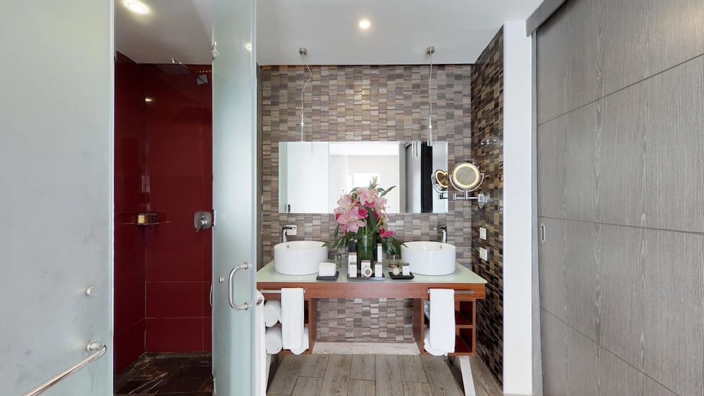 The Fives Beach Hotel - Á la Carte All Inclusive: bathroom