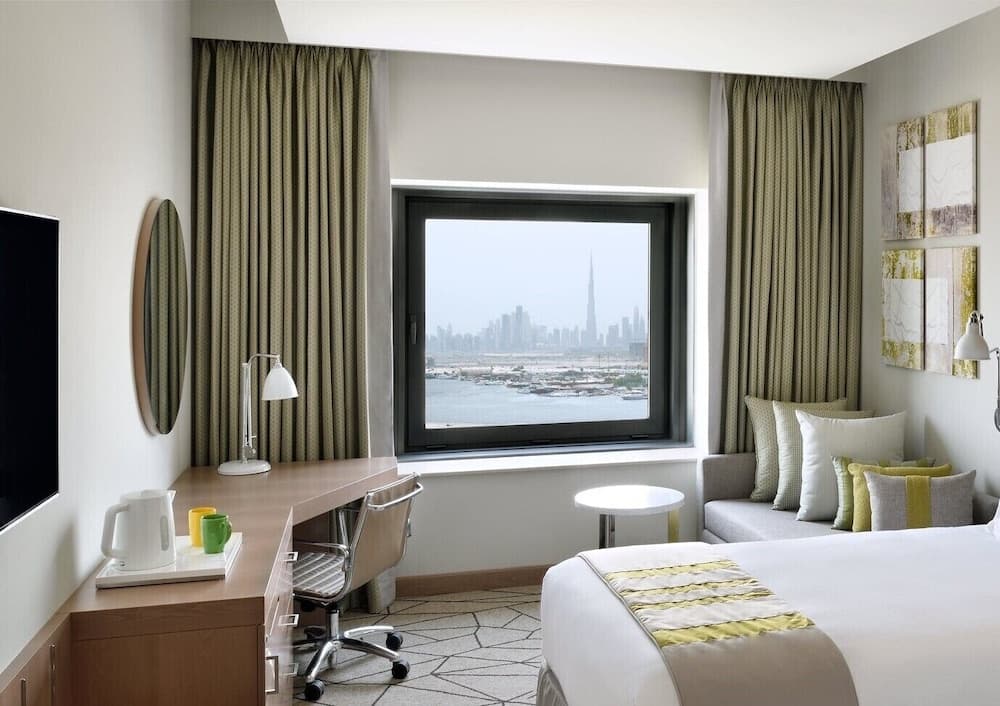 Holiday Inn & Suites Dubai Festival City by IHG: hotel room