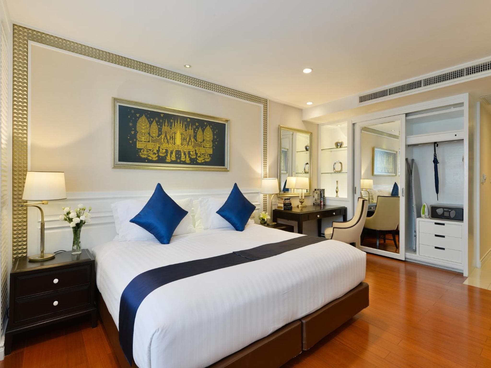 Centre Point Plus Hotel Silom: hotel room