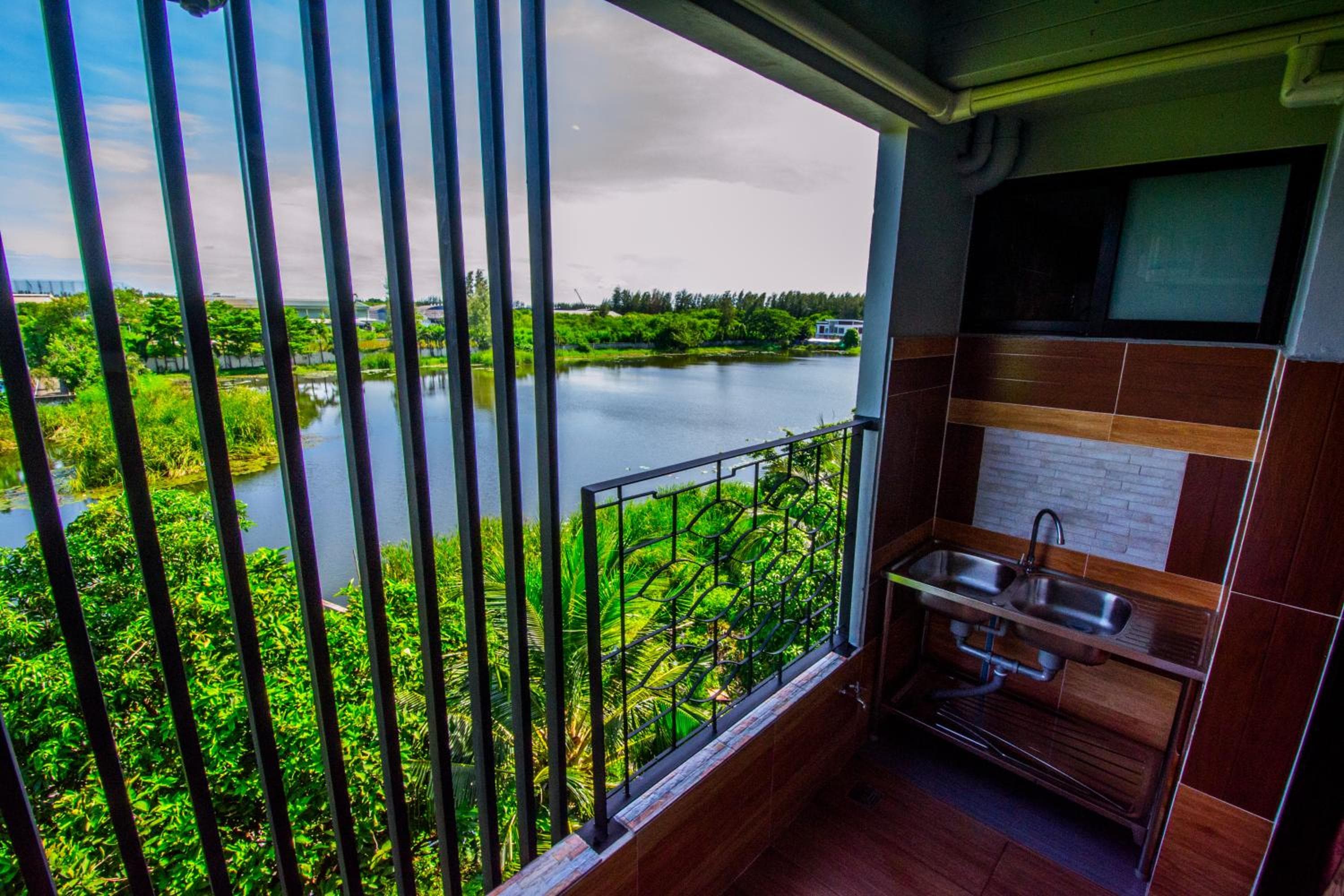 Na Siri Lake View: balance & terrace