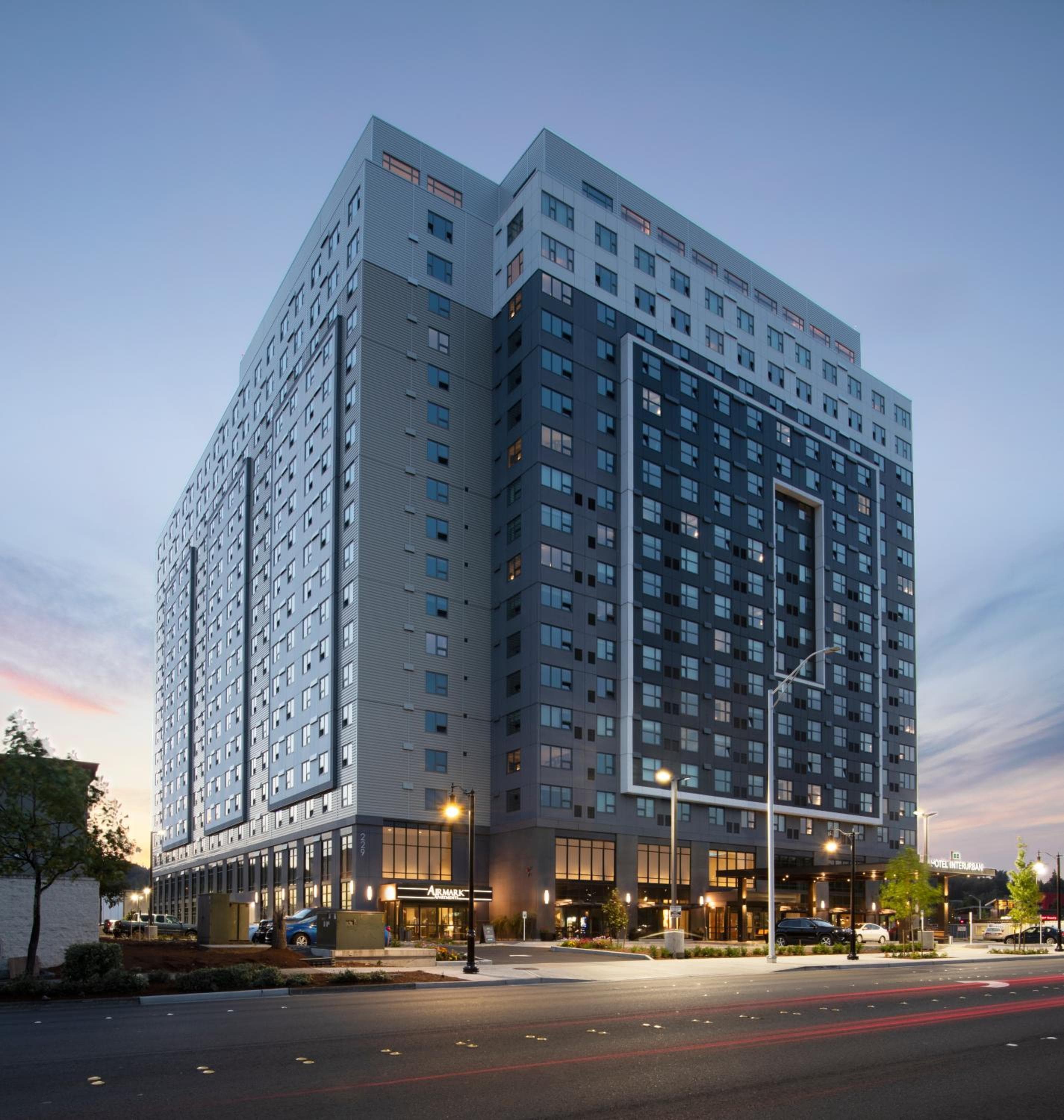 Hotel Interurban Seattle Airport SeaTac: building