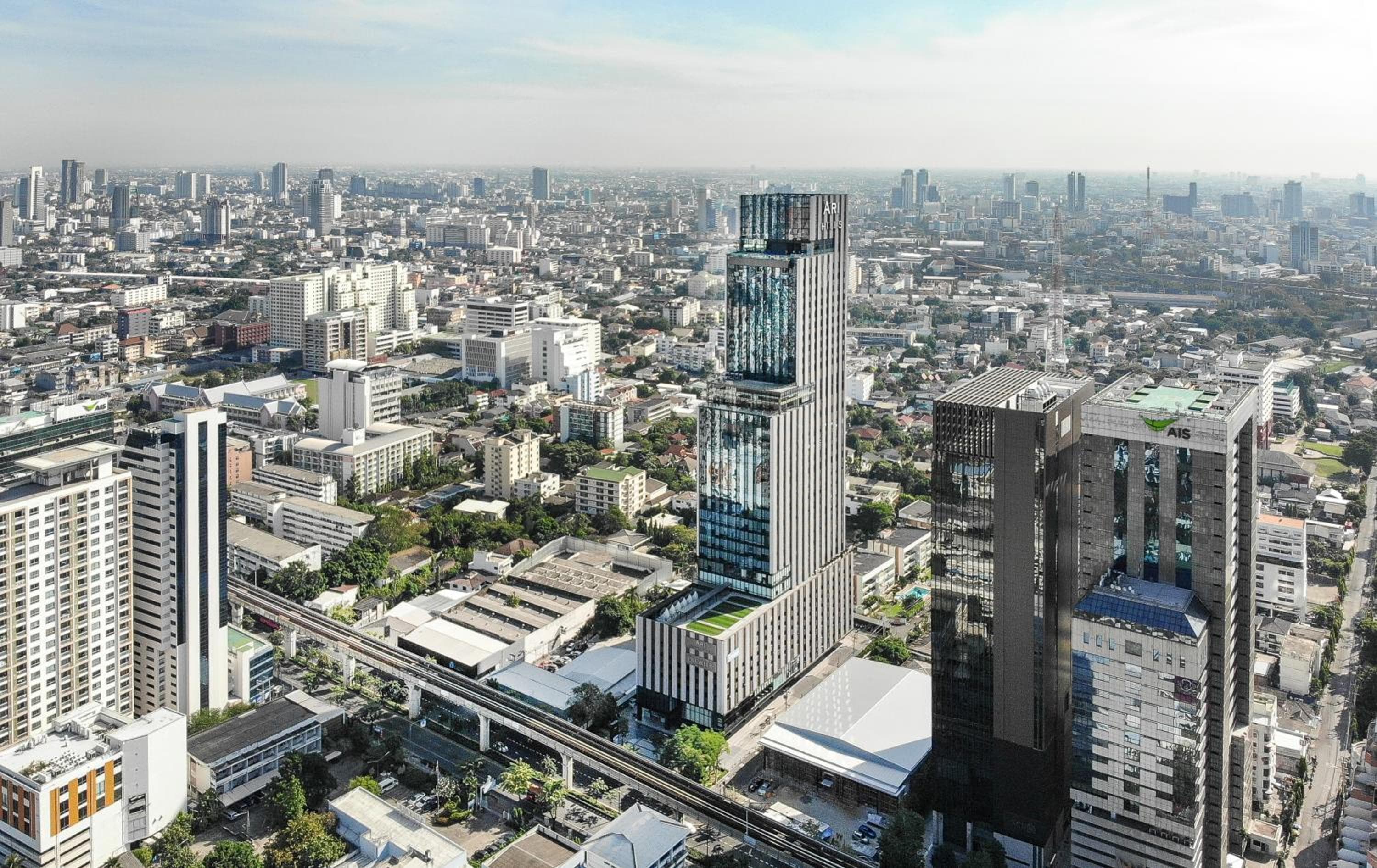 The Quarter Ari by UHG: building
