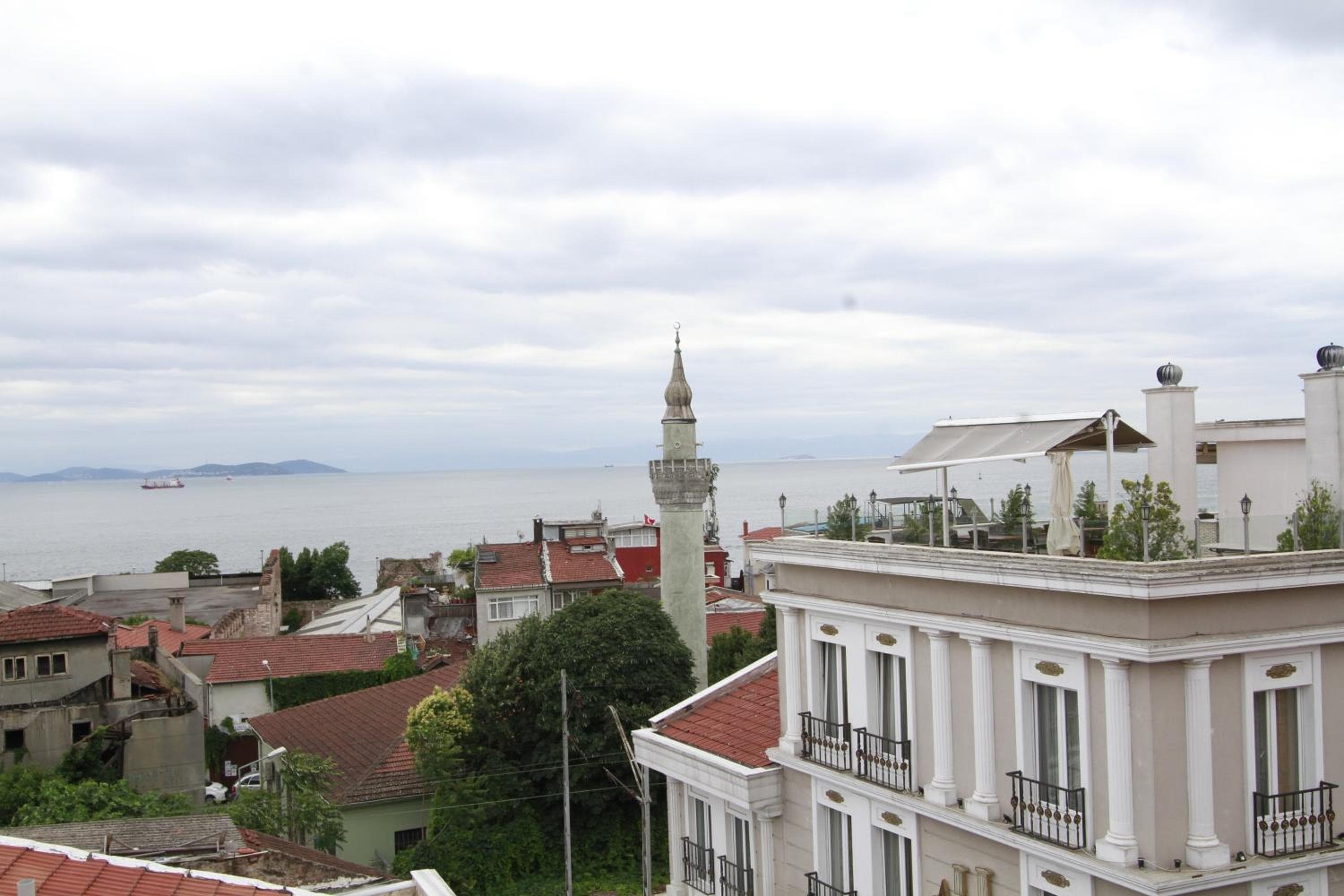 Agora Boutique Hotel & Bistro: building